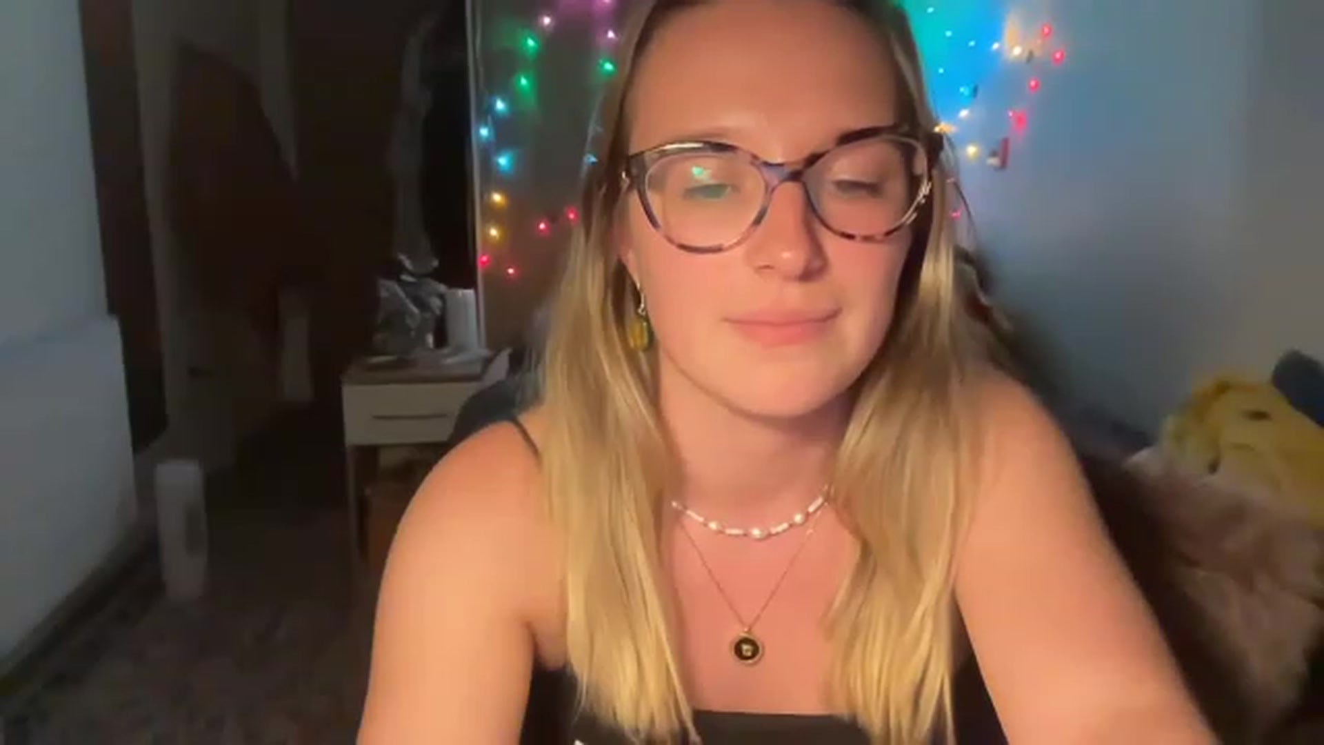 Gallery image thumbnail from BirthdayRosie's myfreecams stream on, 05/04/2023, 22:46 image 11 of 20