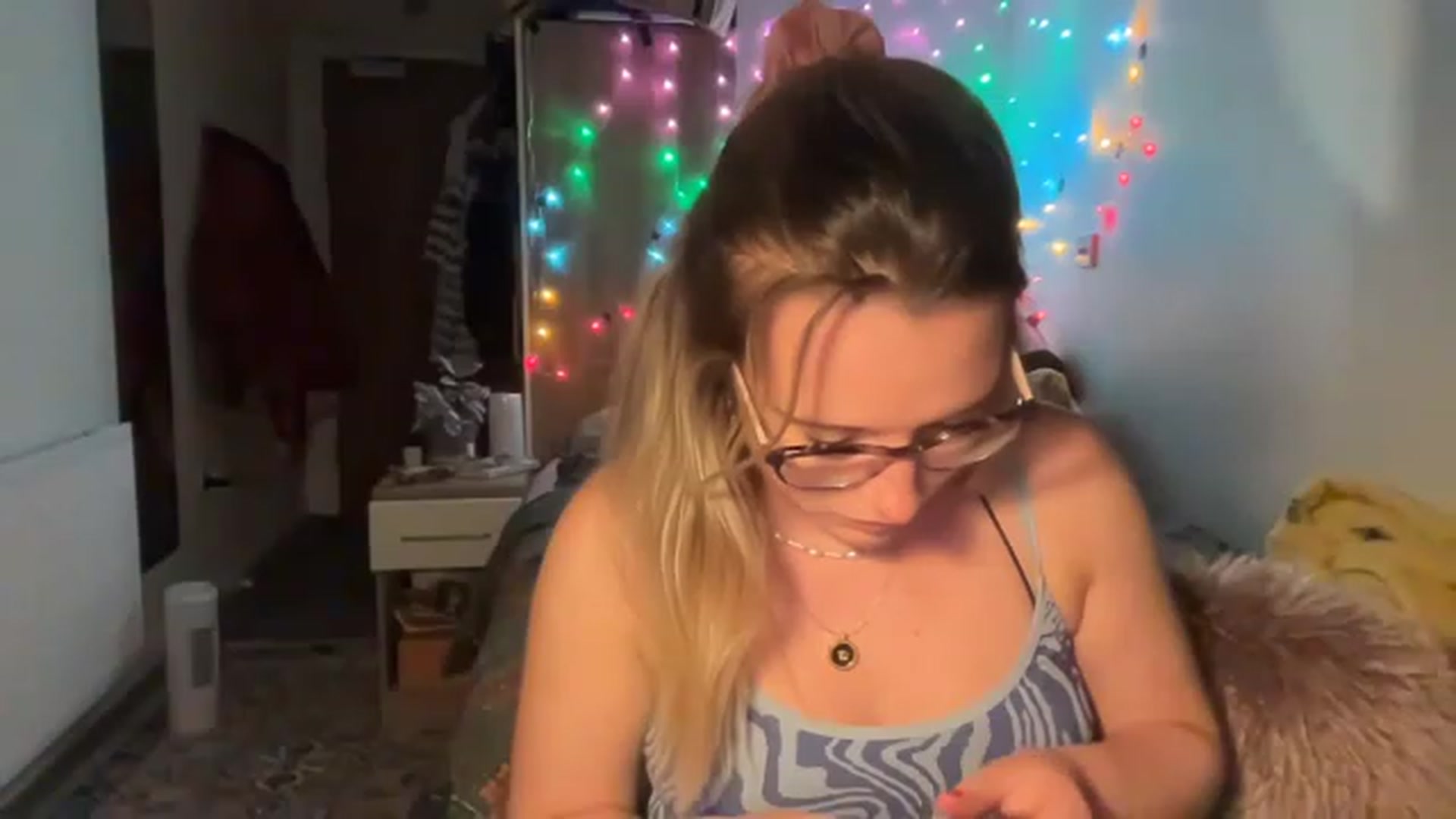 Gallery image thumbnail from BirthdayRosie's myfreecams stream on, 05/04/2023, 22:46 image 5 of 20