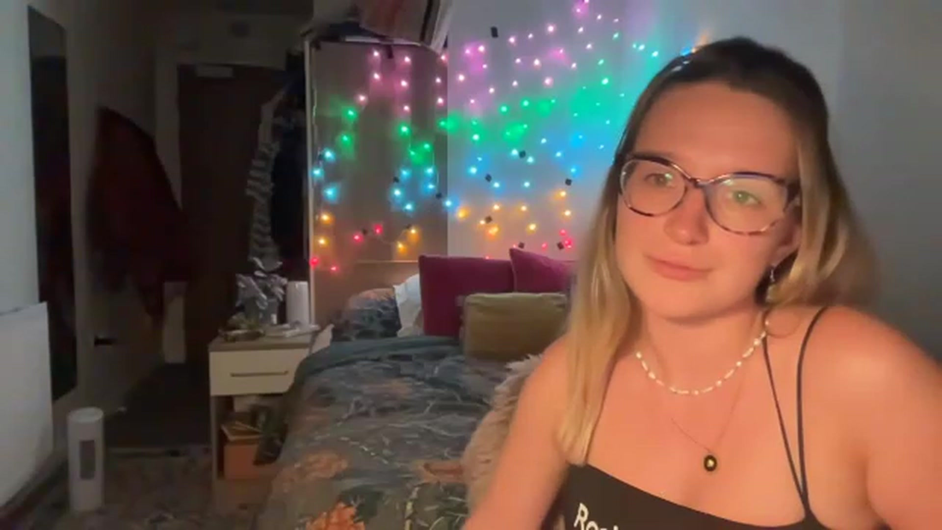 Gallery image thumbnail from BirthdayRosie's myfreecams stream on, 05/04/2023, 22:46 image 18 of 20