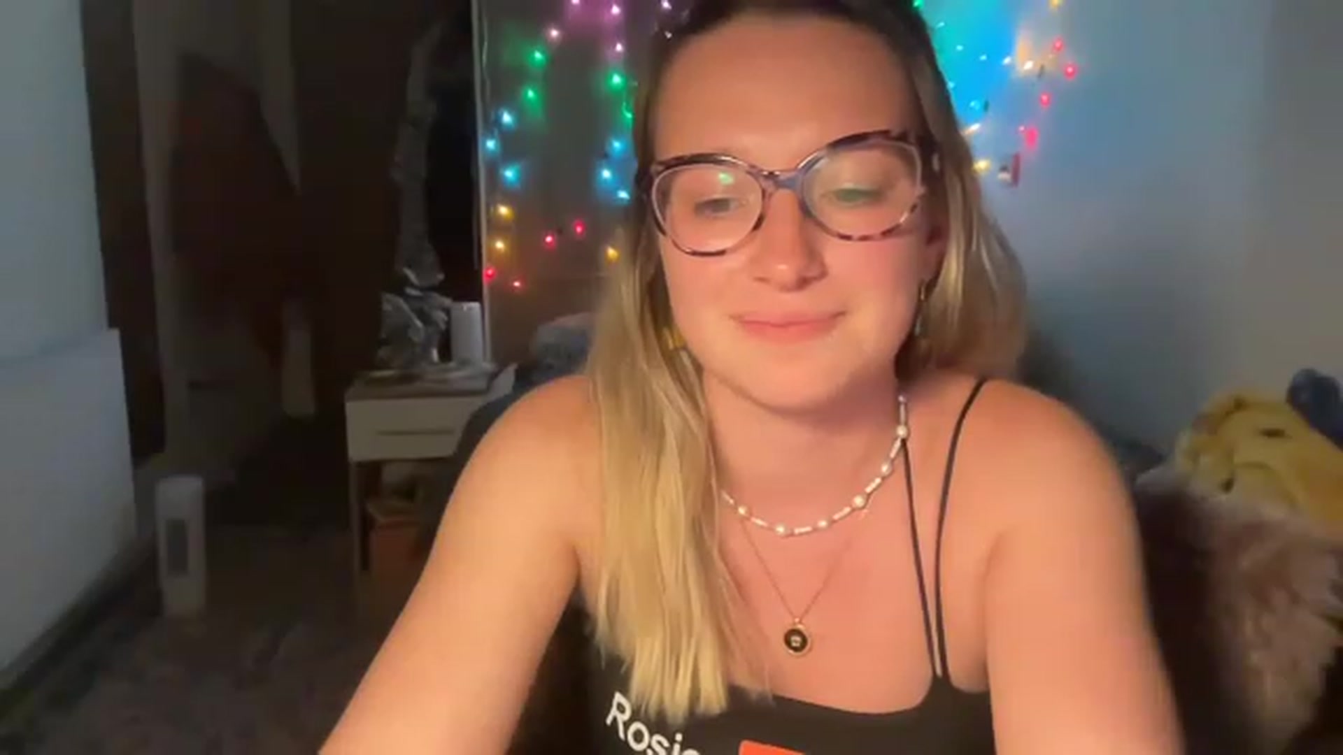 Gallery image thumbnail from BirthdayRosie's myfreecams stream on, 05/04/2023, 22:46 image 10 of 20