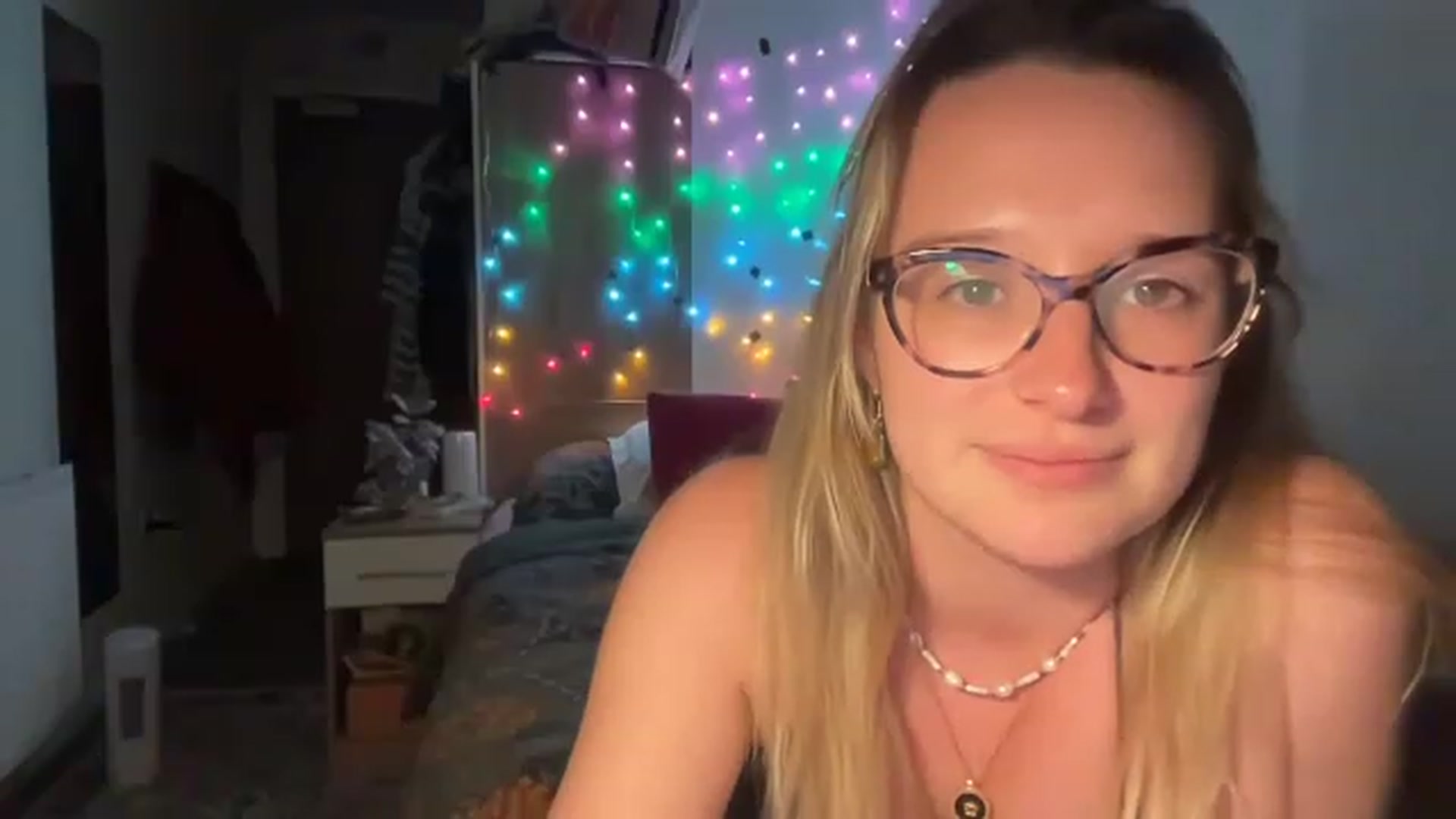 Gallery image thumbnail from BirthdayRosie's myfreecams stream on, 05/04/2023, 22:46 image 20 of 20