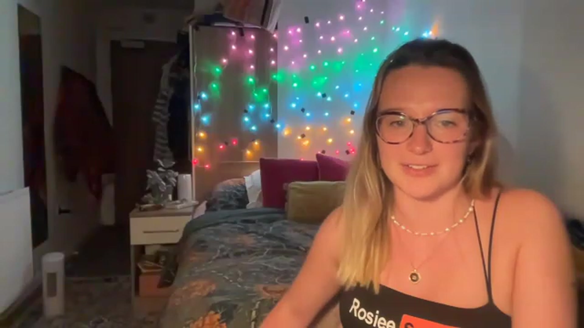Gallery image thumbnail from BirthdayRosie's myfreecams stream on, 05/04/2023, 22:46 image 15 of 20