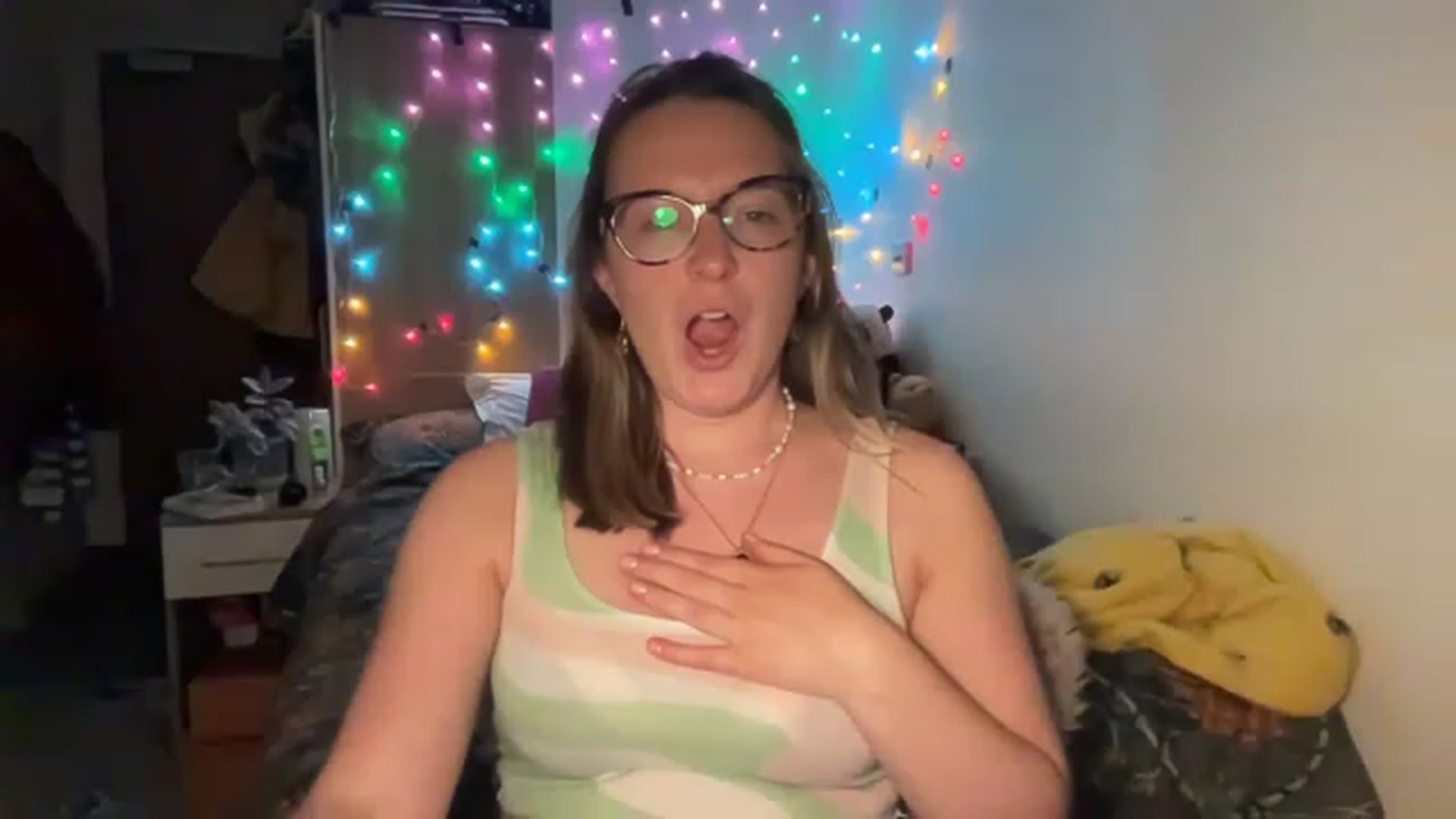 Gallery image thumbnail from BirthdayRosie's myfreecams stream on, 05/10/2023, 20:59 image 16 of 20