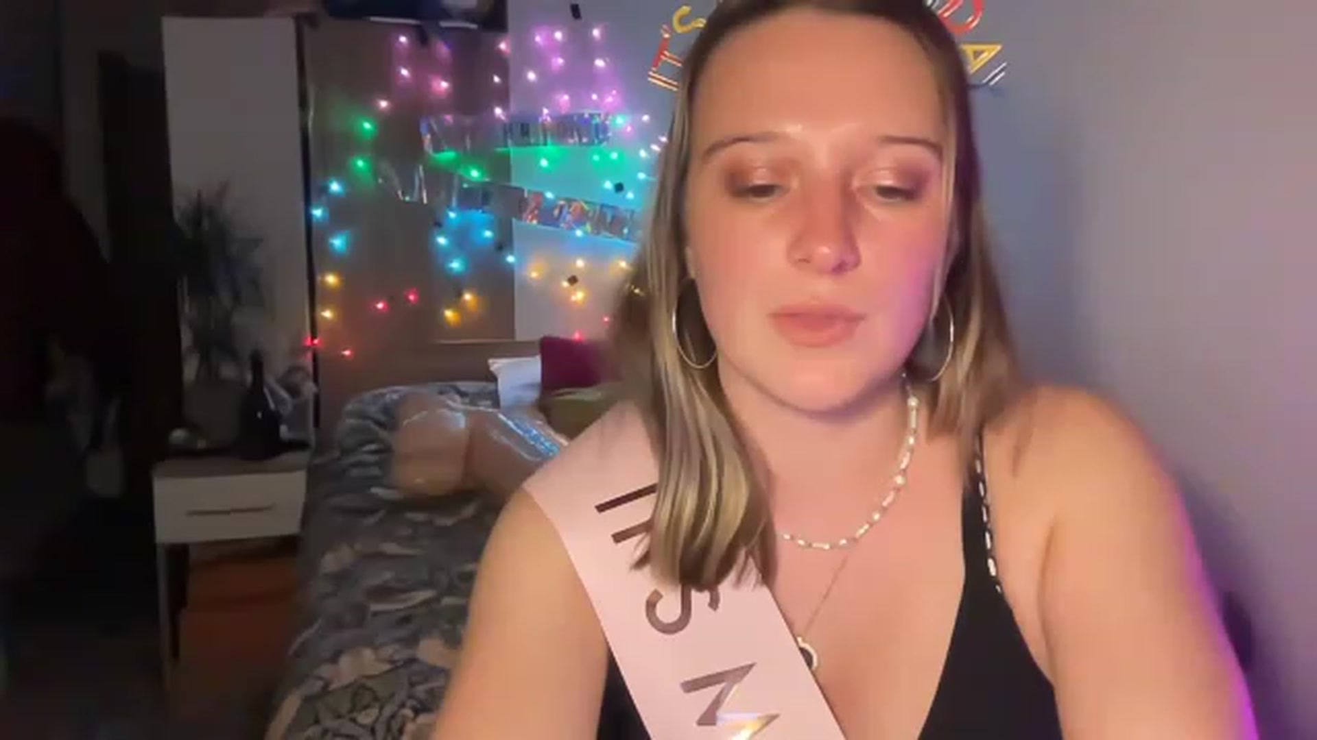 Gallery image thumbnail from BirthdayRosie's myfreecams stream on, 05/15/2023, 20:20 image 17 of 20