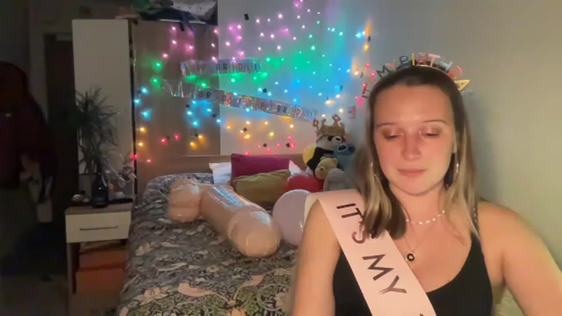 Gallery image thumbnail from BirthdayRosie's myfreecams stream on, 05/15/2023, 20:20 image 10 of 20