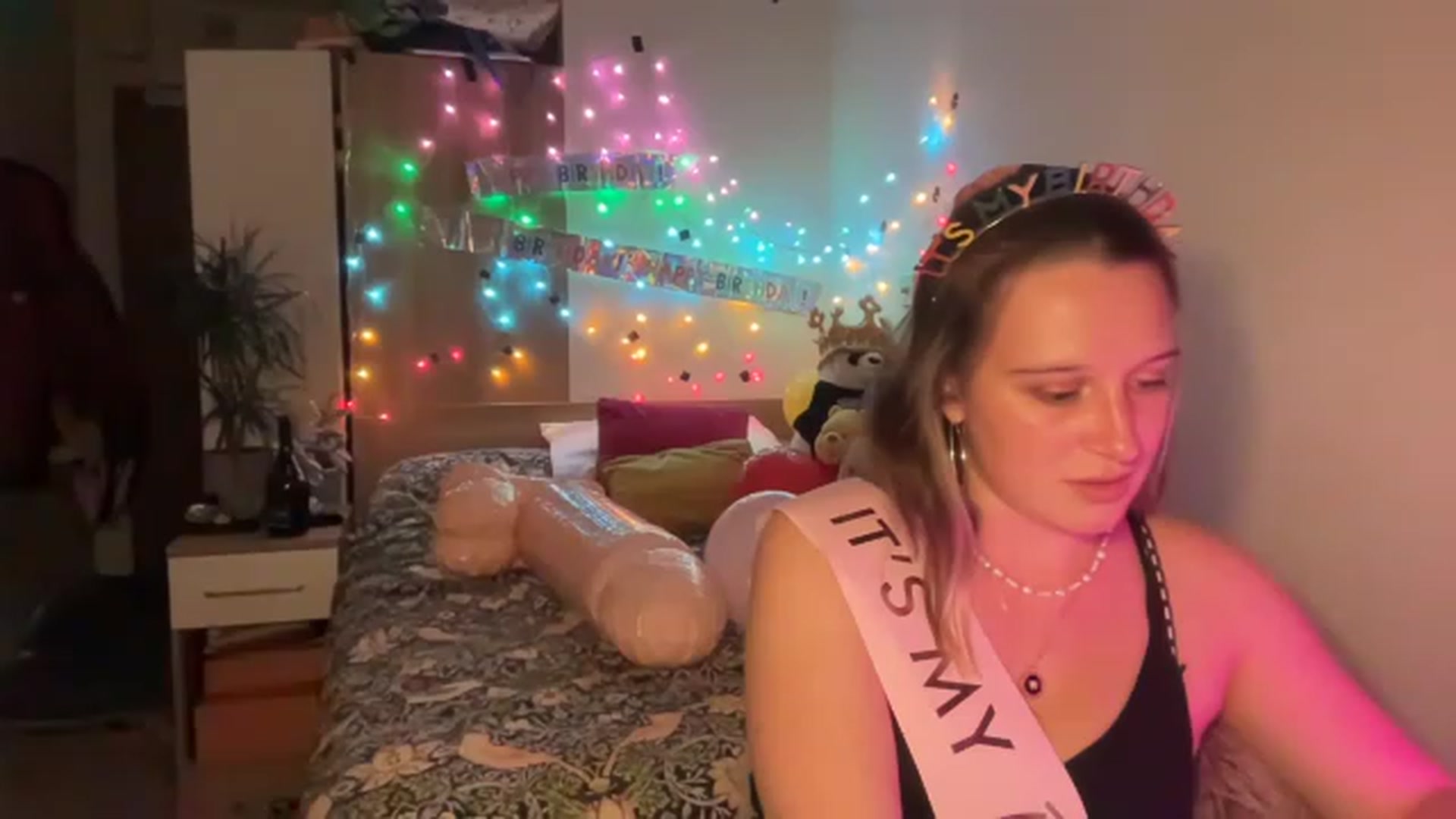 Gallery image thumbnail from BirthdayRosie's myfreecams stream on, 05/15/2023, 20:20 image 20 of 20