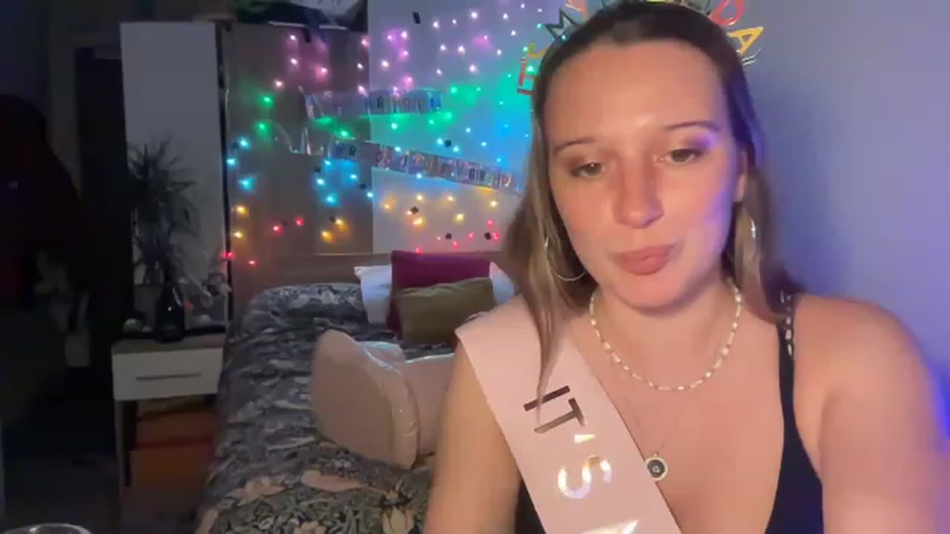 Gallery image thumbnail from BirthdayRosie's myfreecams stream on, 05/15/2023, 20:20 image 1 of 20