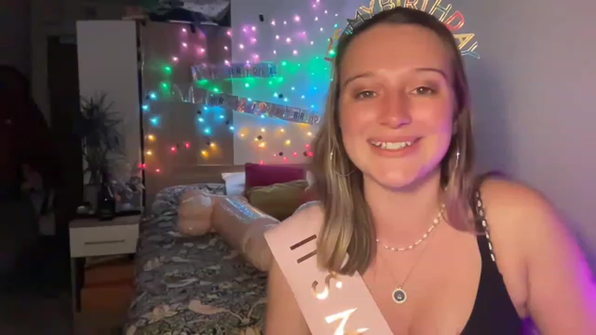 Gallery image thumbnail from BirthdayRosie's myfreecams stream on, 05/15/2023, 20:20 image 11 of 20