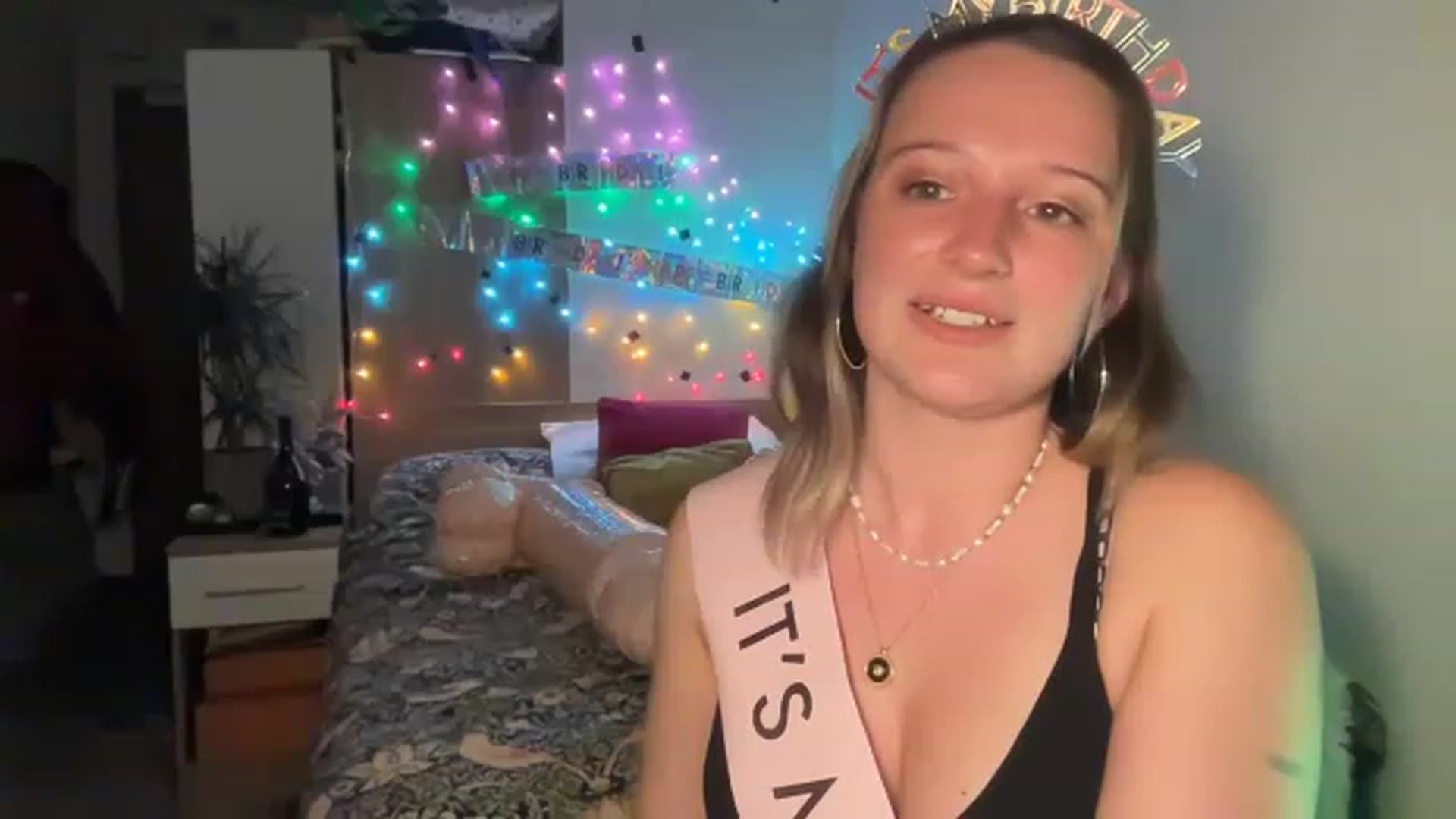 Gallery image thumbnail from BirthdayRosie's myfreecams stream on, 05/15/2023, 20:20 image 16 of 20
