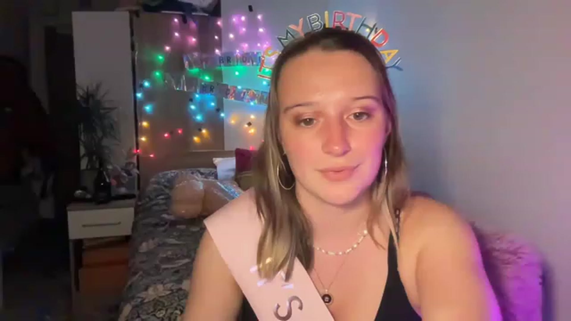 Gallery image thumbnail from BirthdayRosie's myfreecams stream on, 05/15/2023, 20:20 image 14 of 20