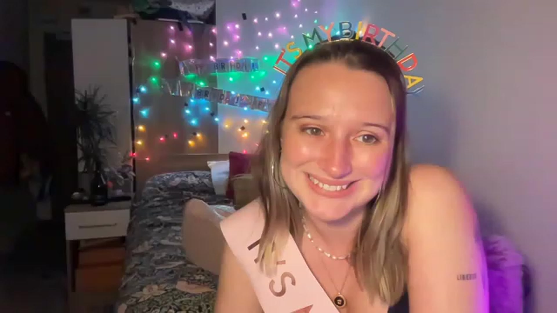 Gallery image thumbnail from BirthdayRosie's myfreecams stream on, 05/15/2023, 20:20 image 5 of 20