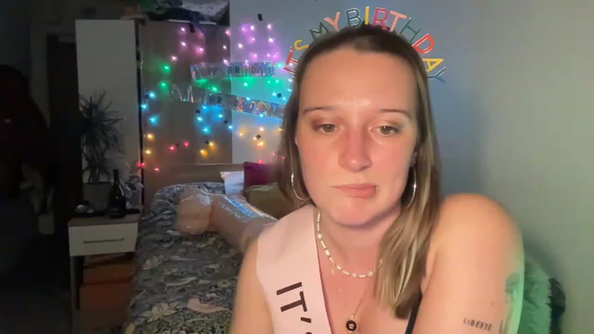 Gallery image thumbnail from BirthdayRosie's myfreecams stream on, 05/15/2023, 20:20 image 19 of 20