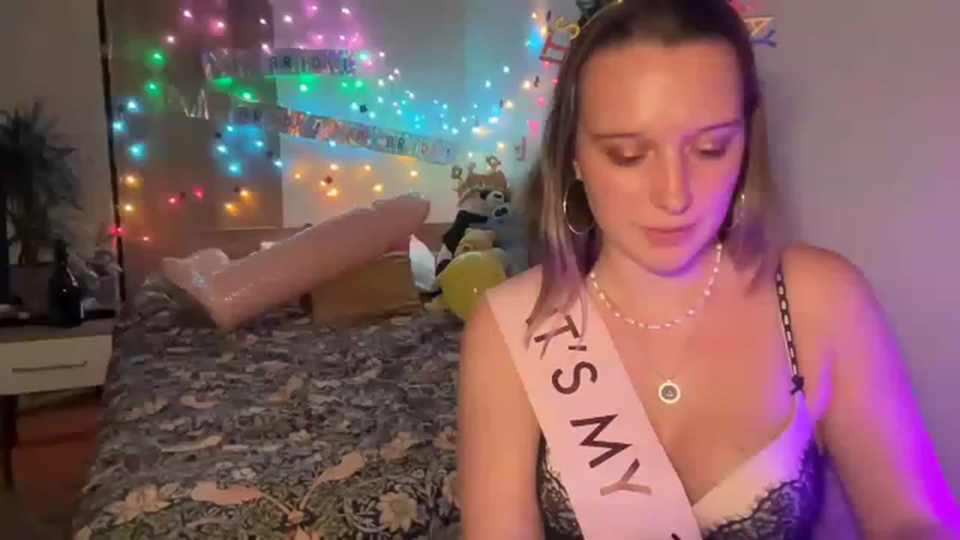 Gallery image thumbnail from BirthdayRosie's myfreecams stream on, 05/15/2023, 23:40 image 17 of 20