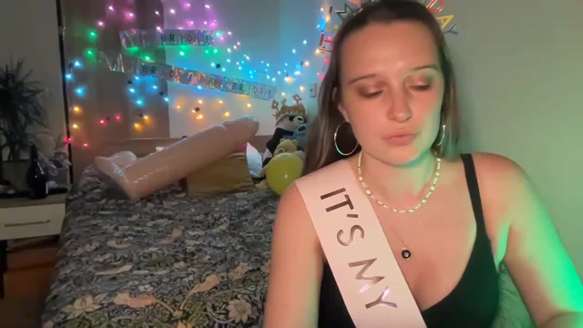 Gallery image thumbnail from BirthdayRosie's myfreecams stream on, 05/15/2023, 23:40 image 15 of 20