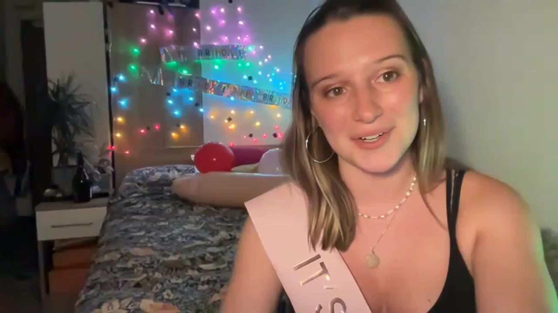 Gallery image thumbnail from BirthdayRosie's myfreecams stream on, 05/15/2023, 23:40 image 10 of 20