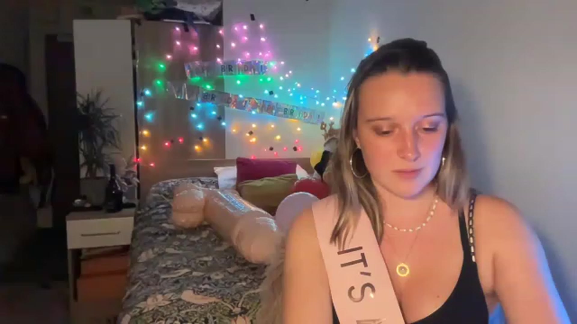 Gallery image thumbnail from BirthdayRosie's myfreecams stream on, 05/15/2023, 23:40 image 2 of 20