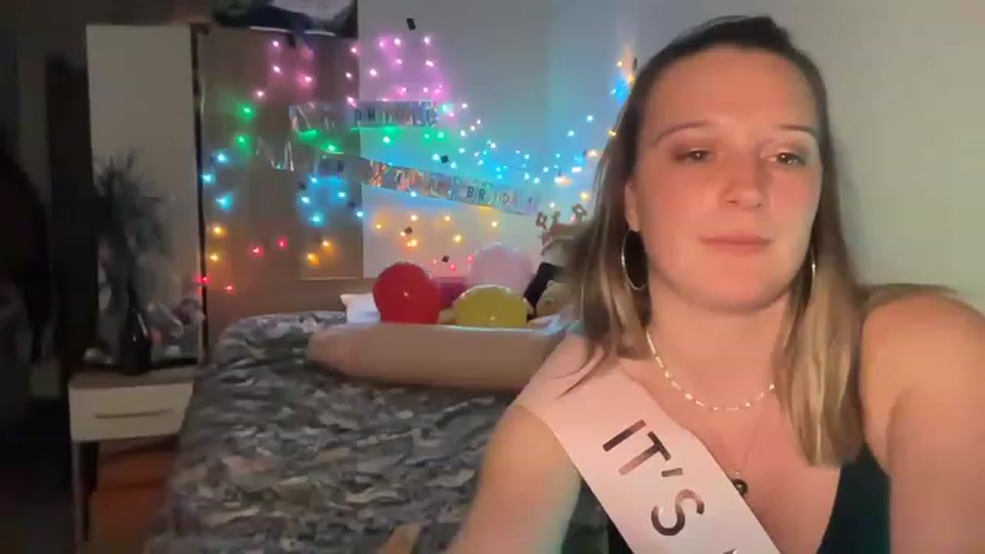 Gallery image thumbnail from BirthdayRosie's myfreecams stream on, 05/15/2023, 23:40 image 6 of 20