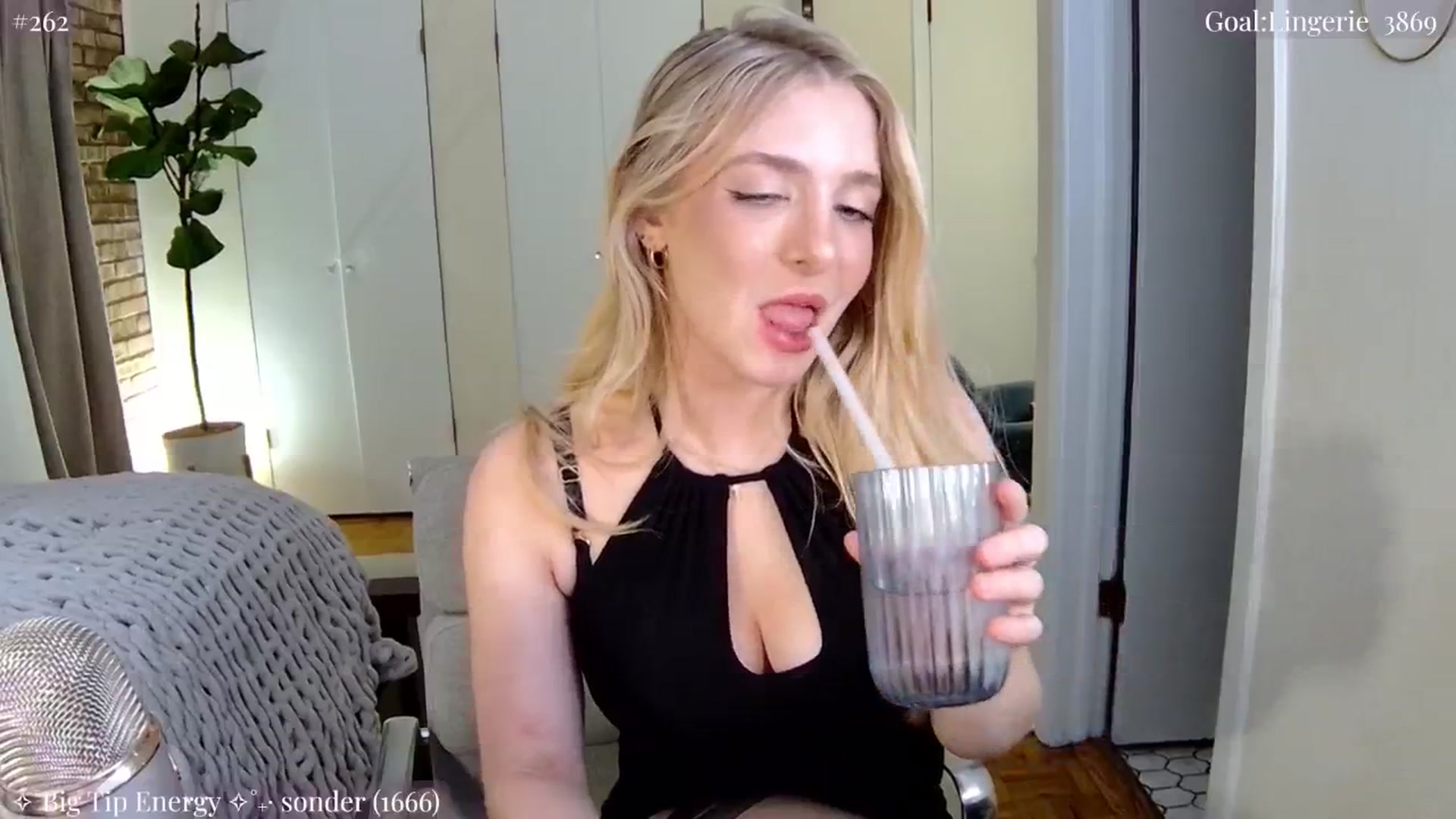 Gallery image thumbnail from BirthdaySky's myfreecams stream on, 05/11/2024, 04:17 image 8 of 20