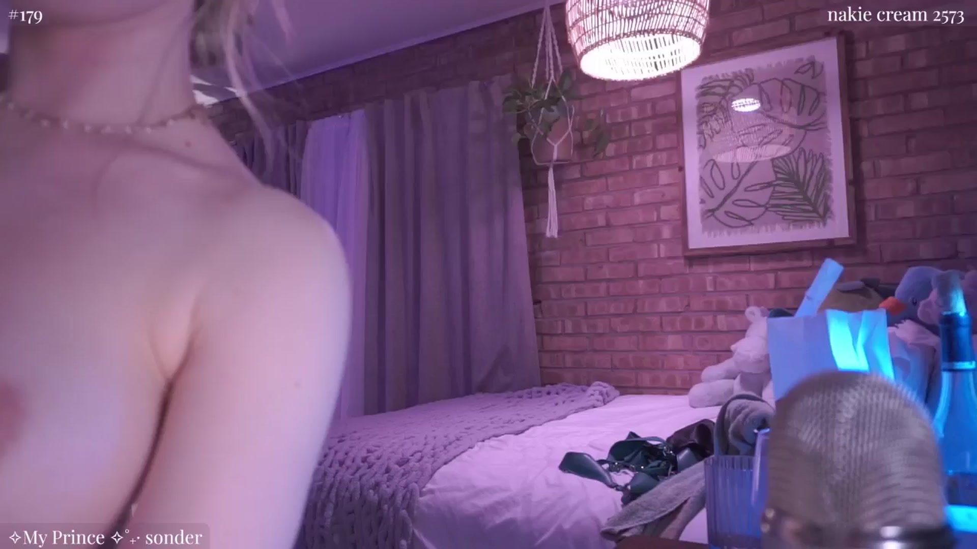 Gallery image thumbnail from BirthdaySky's myfreecams stream on, 05/18/2024, 05:46 image 10 of 20