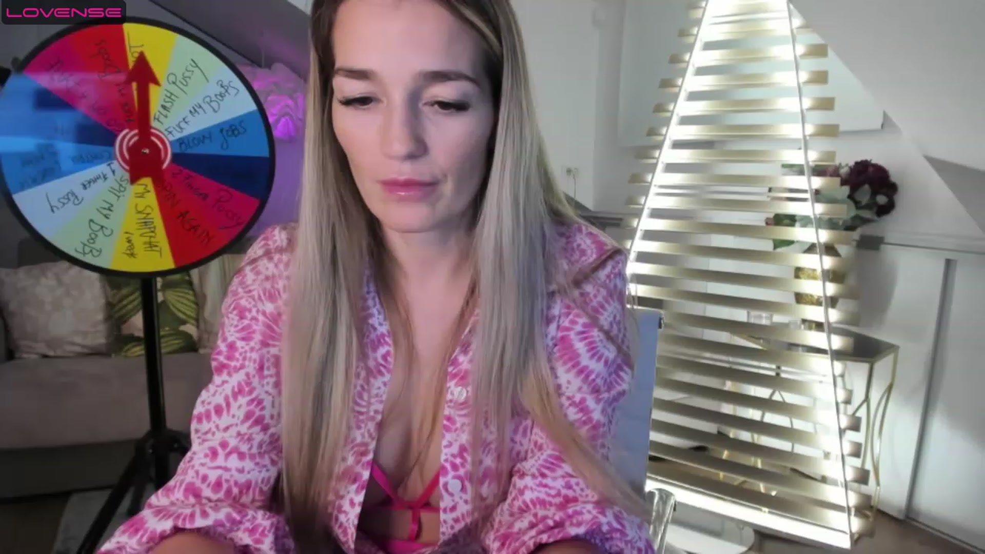 Gallery image thumbnail from BirthdaySpicy's myfreecams stream on, 04/19/2023, 21:00 image 14 of 20