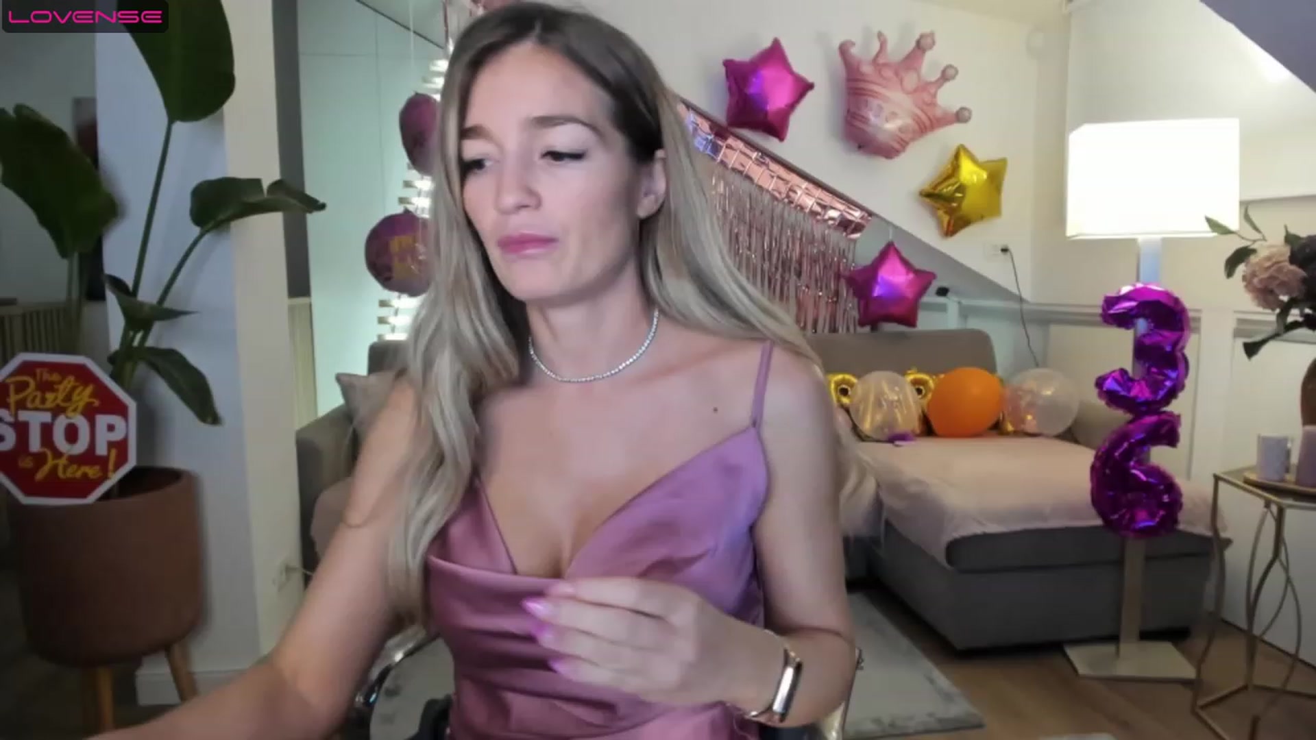 Gallery image thumbnail from BirthdaySpicy's myfreecams stream on, 04/23/2023, 21:25 image 4 of 20