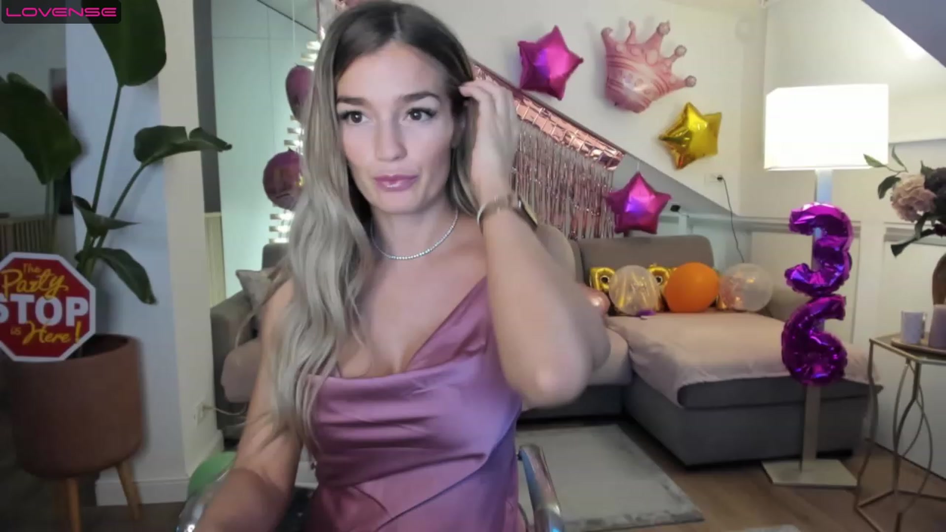 Gallery image thumbnail from BirthdaySpicy's myfreecams stream on, 04/23/2023, 21:25 image 1 of 20
