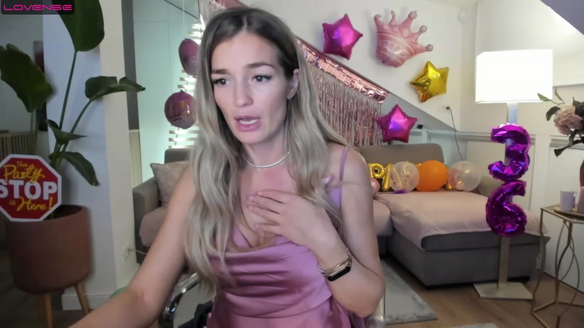 Gallery image thumbnail from BirthdaySpicy's myfreecams stream on, 04/23/2023, 21:25 image 10 of 20