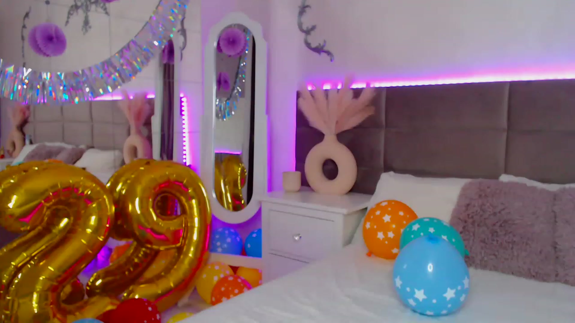 Gallery image thumbnail from Birthday_Lu's myfreecams stream on, 04/07/2023, 04:00 image 3 of 20