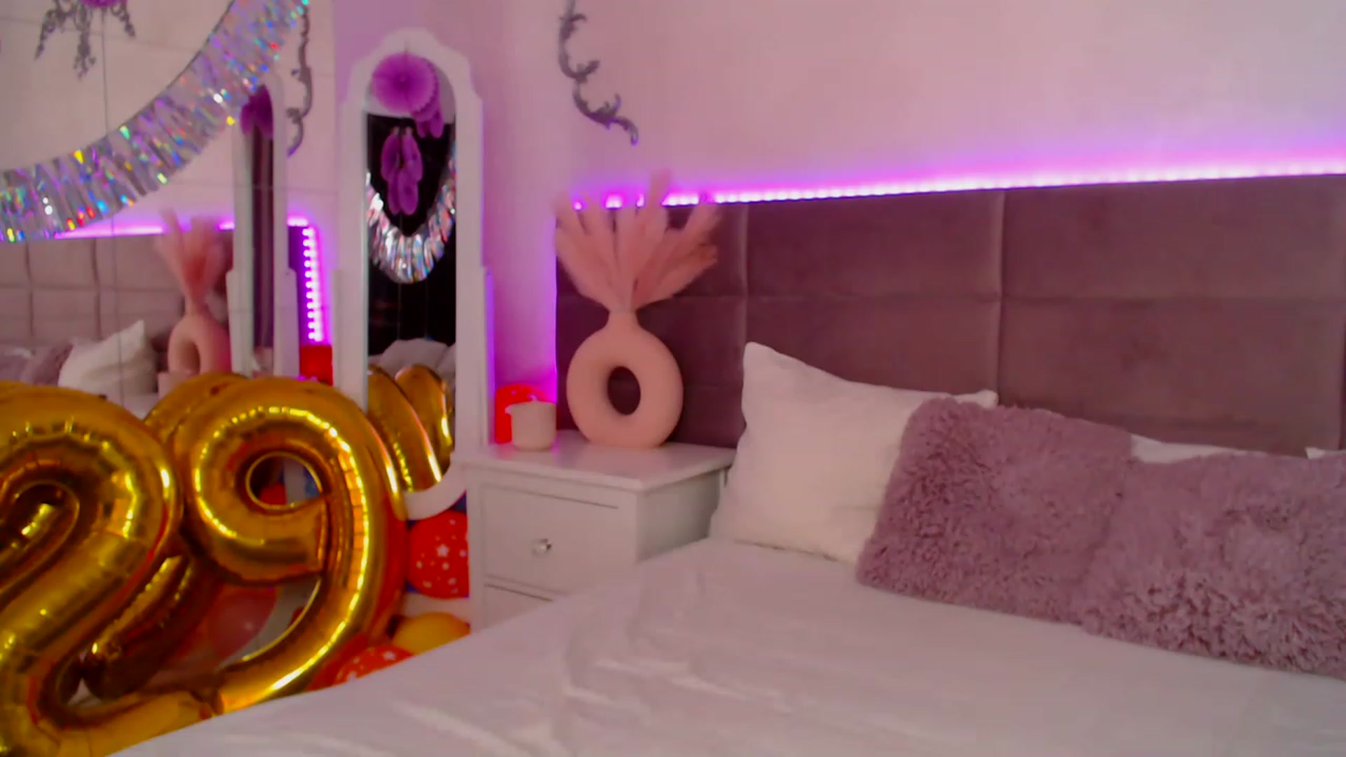 Gallery image thumbnail from Birthday_Lu's myfreecams stream on, 04/12/2023, 04:02 image 19 of 20