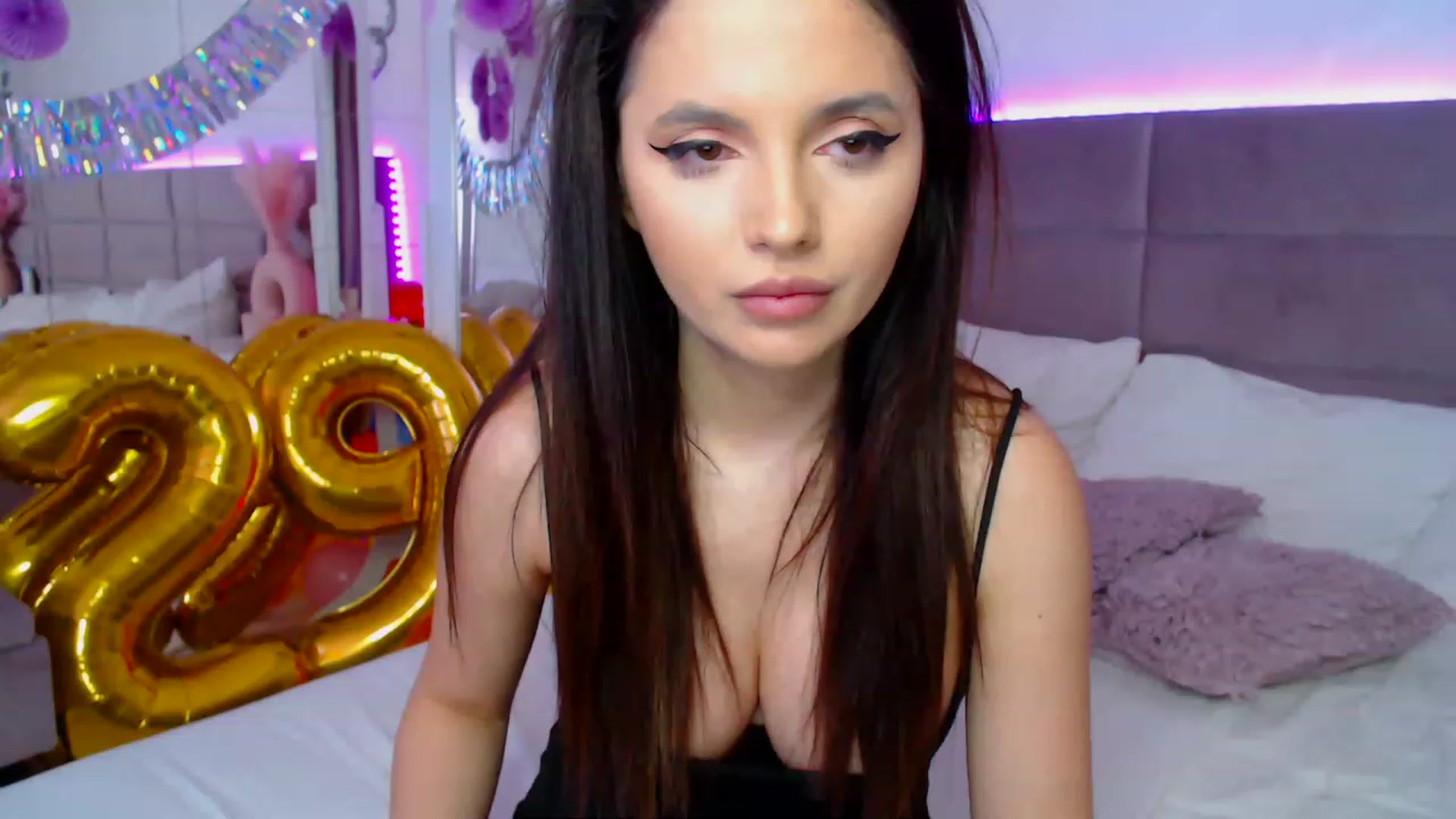 Gallery image thumbnail from Birthday_Lu's myfreecams stream on, 04/12/2023, 07:38 image 10 of 20