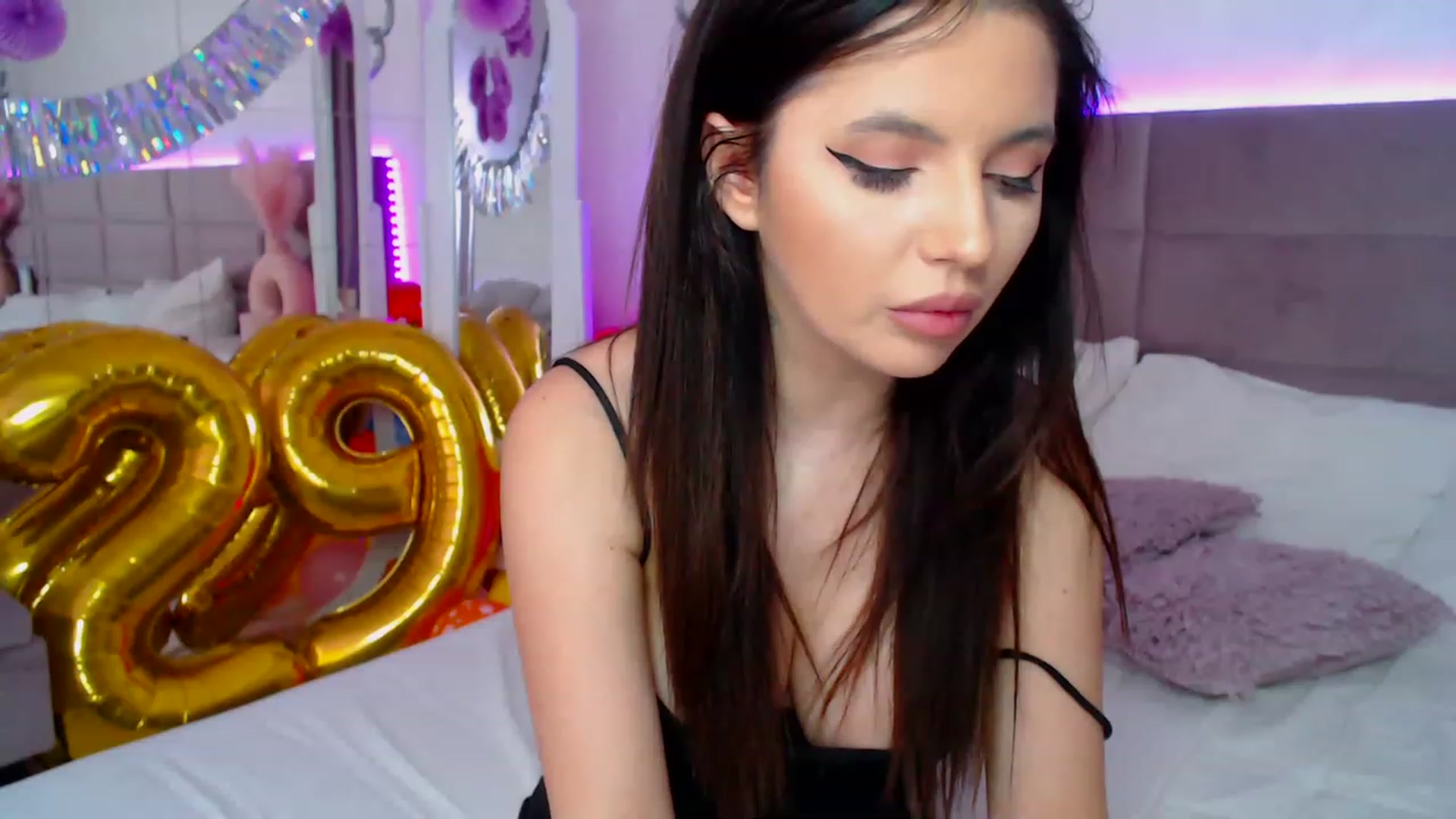 Gallery image thumbnail from Birthday_Lu's myfreecams stream on, 04/12/2023, 07:38 image 5 of 20