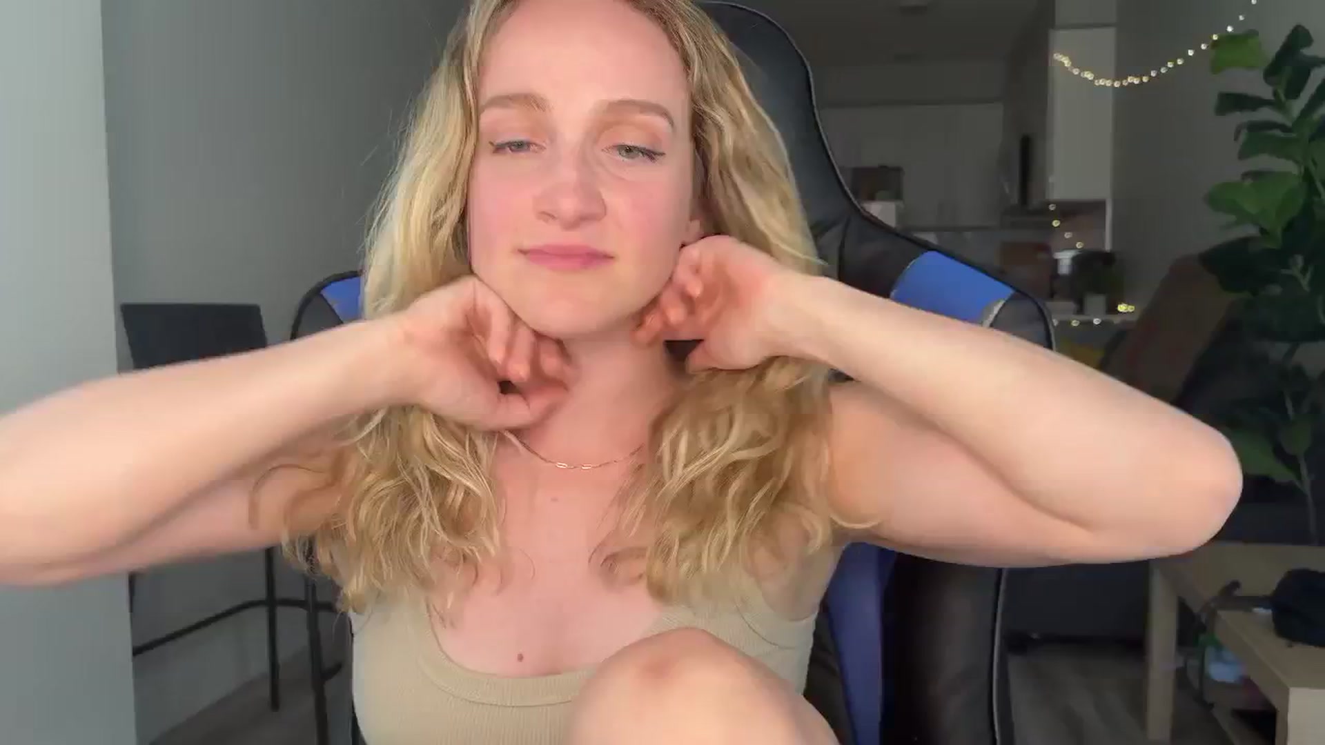 Gallery image thumbnail from Birthday_Nat's myfreecams stream on, 07/13/2024, 24:03 image 3 of 20