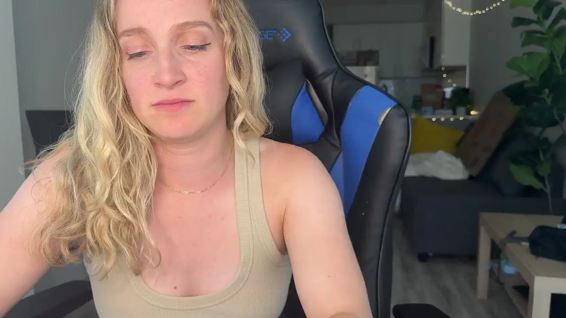 Gallery image thumbnail from Birthday_Nat's myfreecams stream on, 07/13/2024, 24:03 image 6 of 20