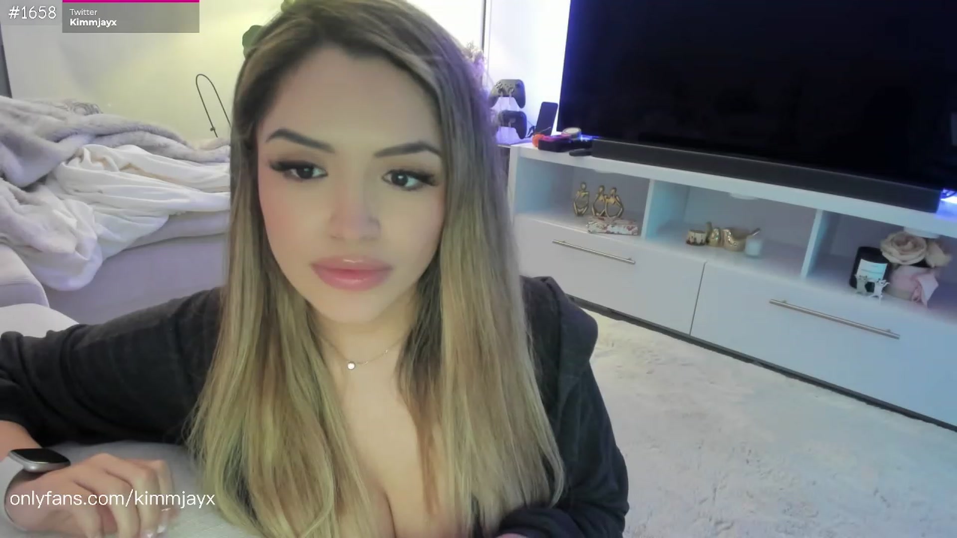 Gallery image thumbnail from Birthdaykimm's myfreecams stream on, 01/30/2023, 05:27 image 15 of 20