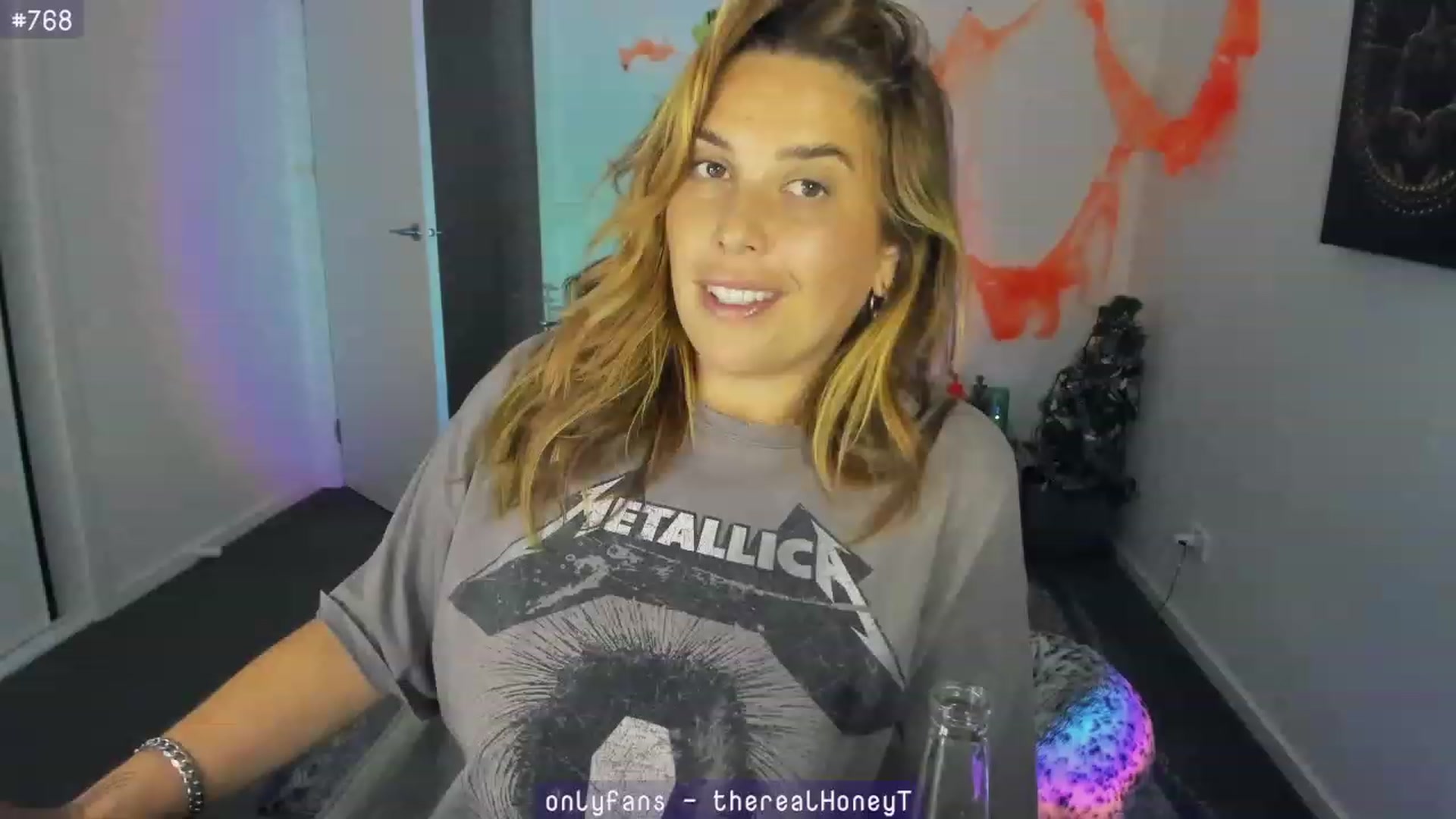 Gallery image thumbnail from Birthdaytits_'s myfreecams stream on, 10/19/2023, 08:42 image 14 of 20