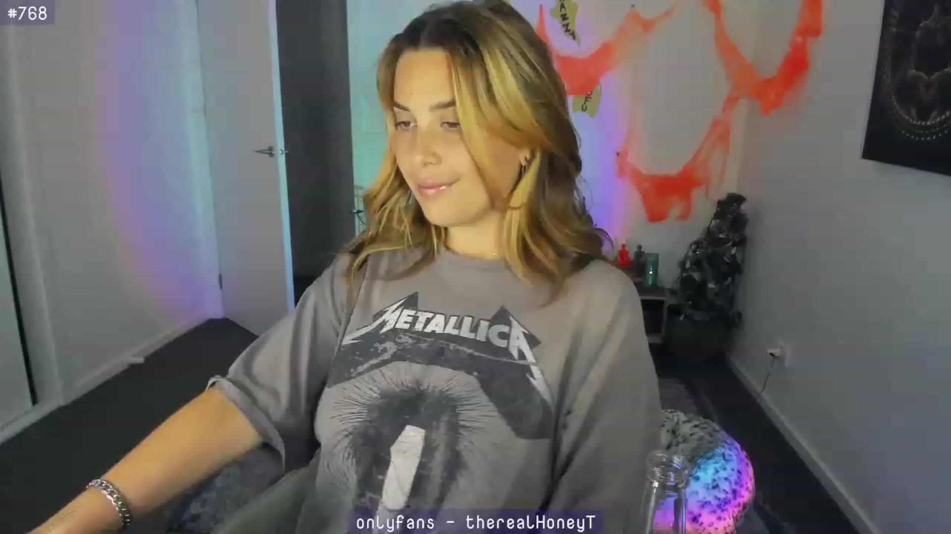 Gallery image thumbnail from Birthdaytits_'s myfreecams stream on, 10/19/2023, 08:42 image 13 of 20