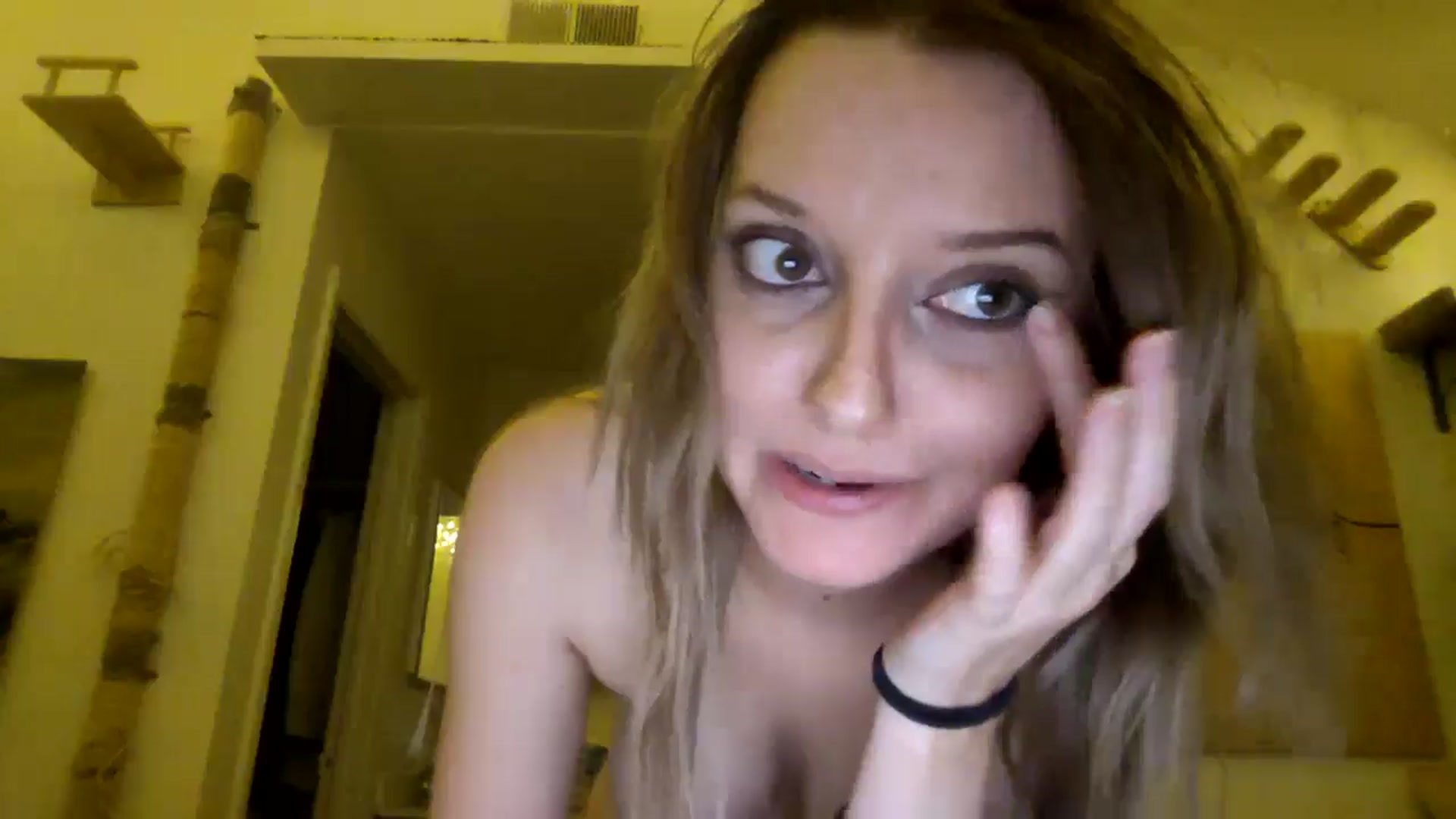 Gallery image thumbnail from BitchNextDoor's myfreecams stream on, 01/14/2025, 08:27 image 14 of 20
