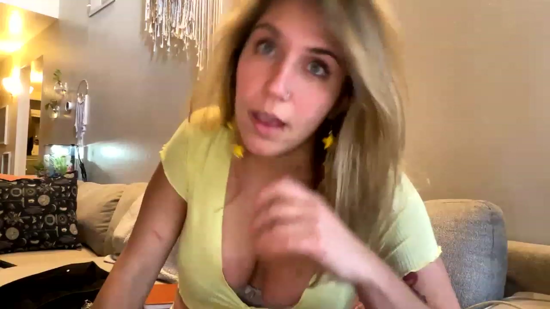 Gallery image thumbnail from BitchinBeth's myfreecams stream on, 03/01/2023, 20:38 image 17 of 20