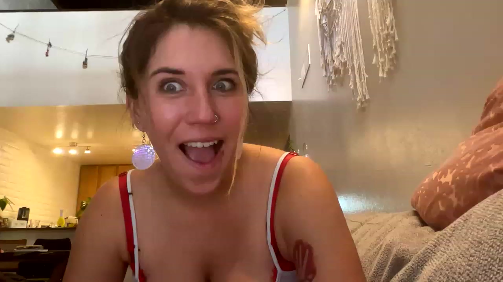 Gallery image thumbnail from BitchinBeth's myfreecams stream on, 03/02/2023, 20:35 image 17 of 20