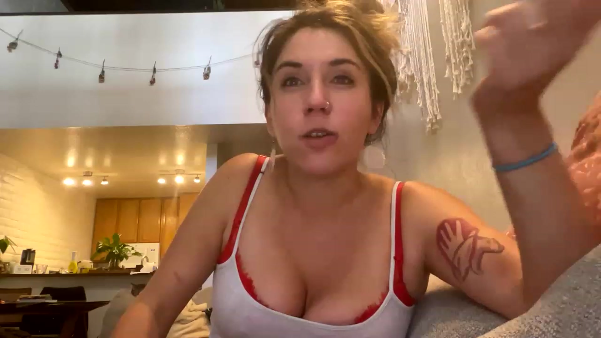 Gallery image thumbnail from BitchinBeth's myfreecams stream on, 03/02/2023, 20:35 image 16 of 20