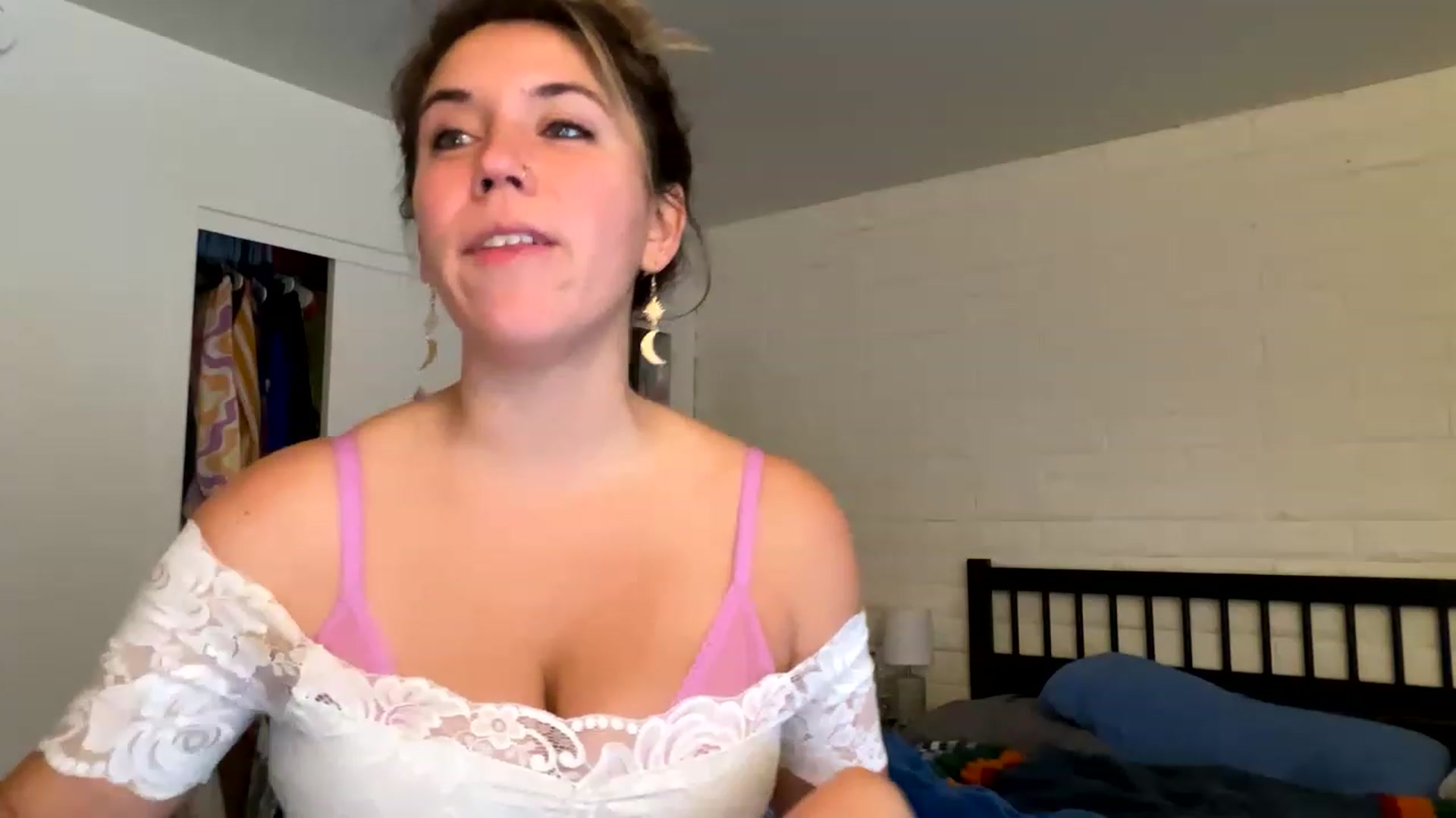 Gallery image thumbnail from BitchinBeth's myfreecams stream on, 03/05/2023, 16:42 image 6 of 20
