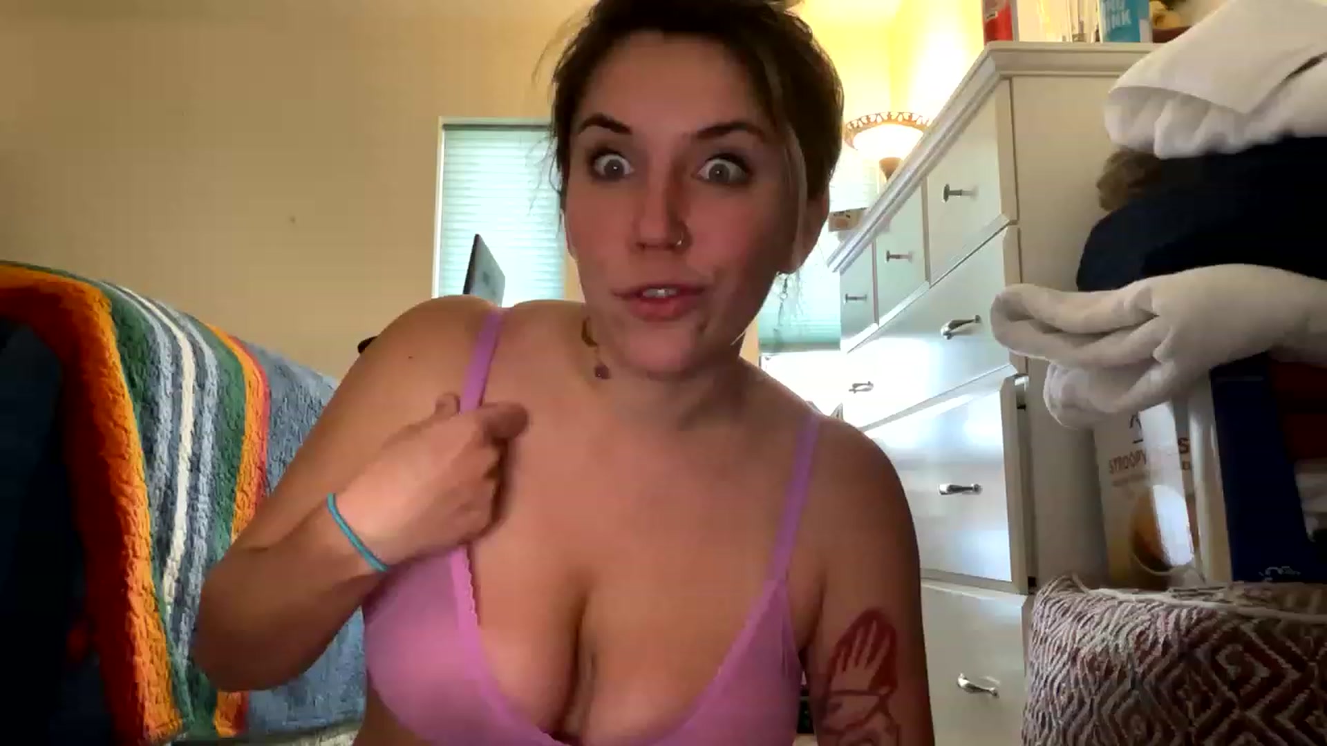 Gallery image thumbnail from BitchinBeth's myfreecams stream on, 03/05/2023, 19:05 image 7 of 20