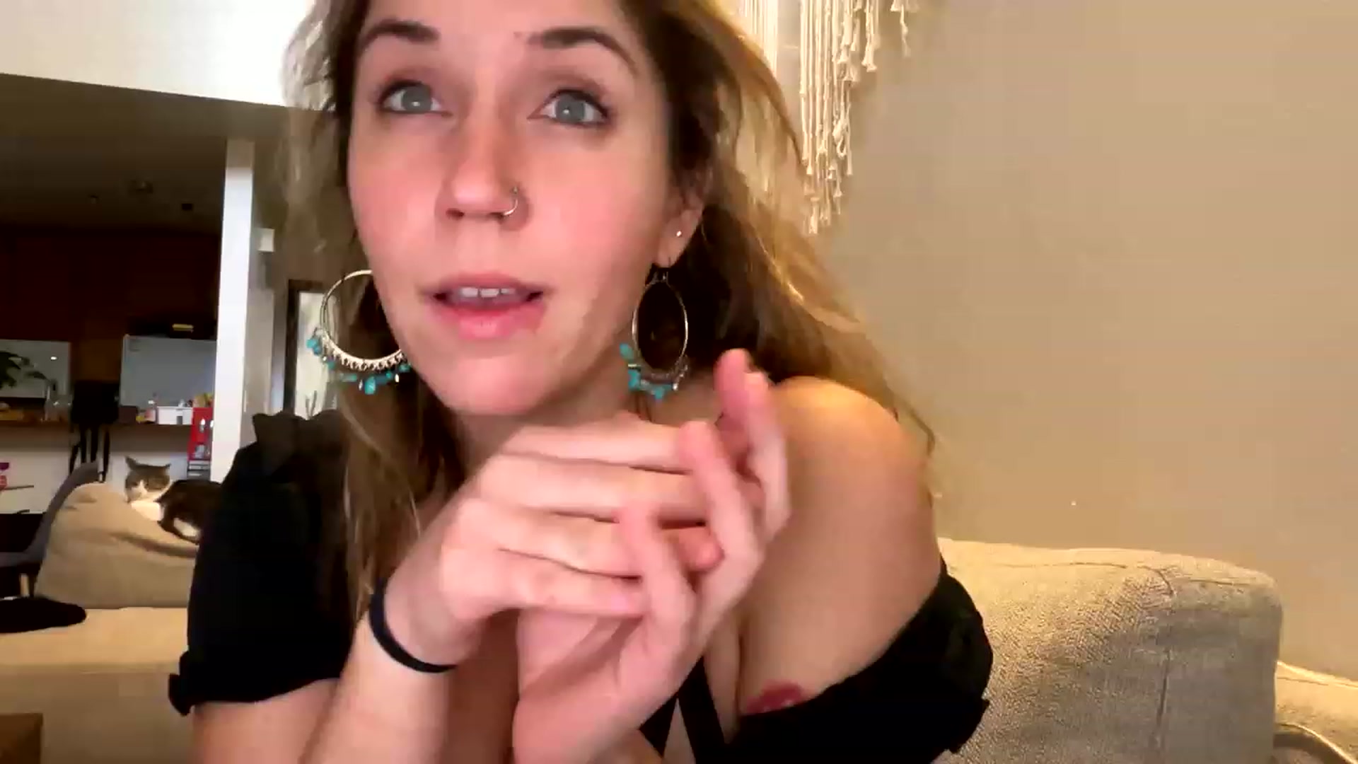 Gallery image thumbnail from BitchinBeth's myfreecams stream on, 03/06/2023, 17:28 image 16 of 20
