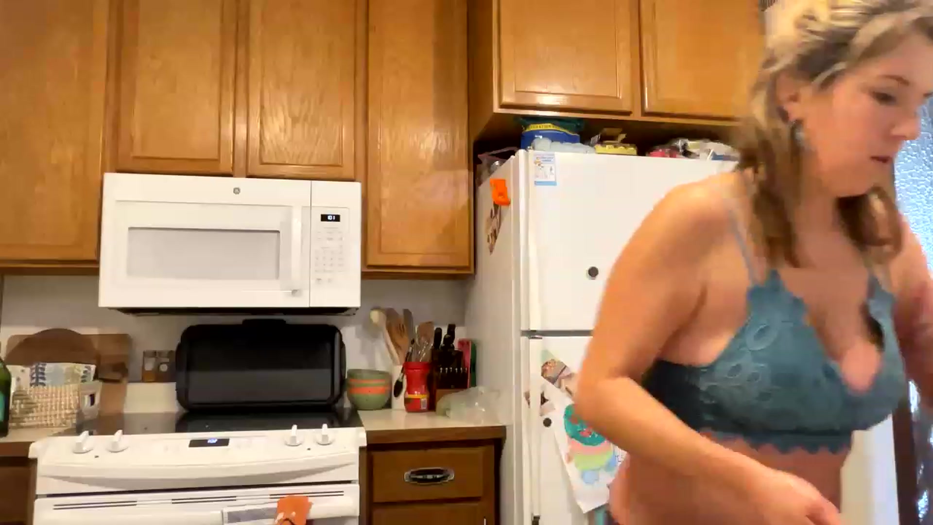 Gallery image thumbnail from BitchinBeth's myfreecams stream on, 03/09/2023, 21:11 image 10 of 20