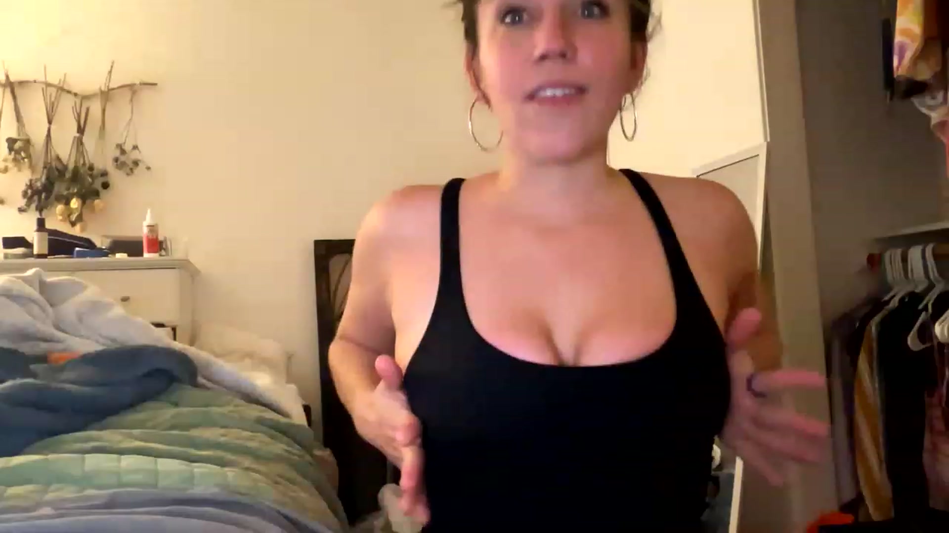 Gallery image thumbnail from BitchinBeth's myfreecams stream on, 03/12/2023, 19:28 image 13 of 20