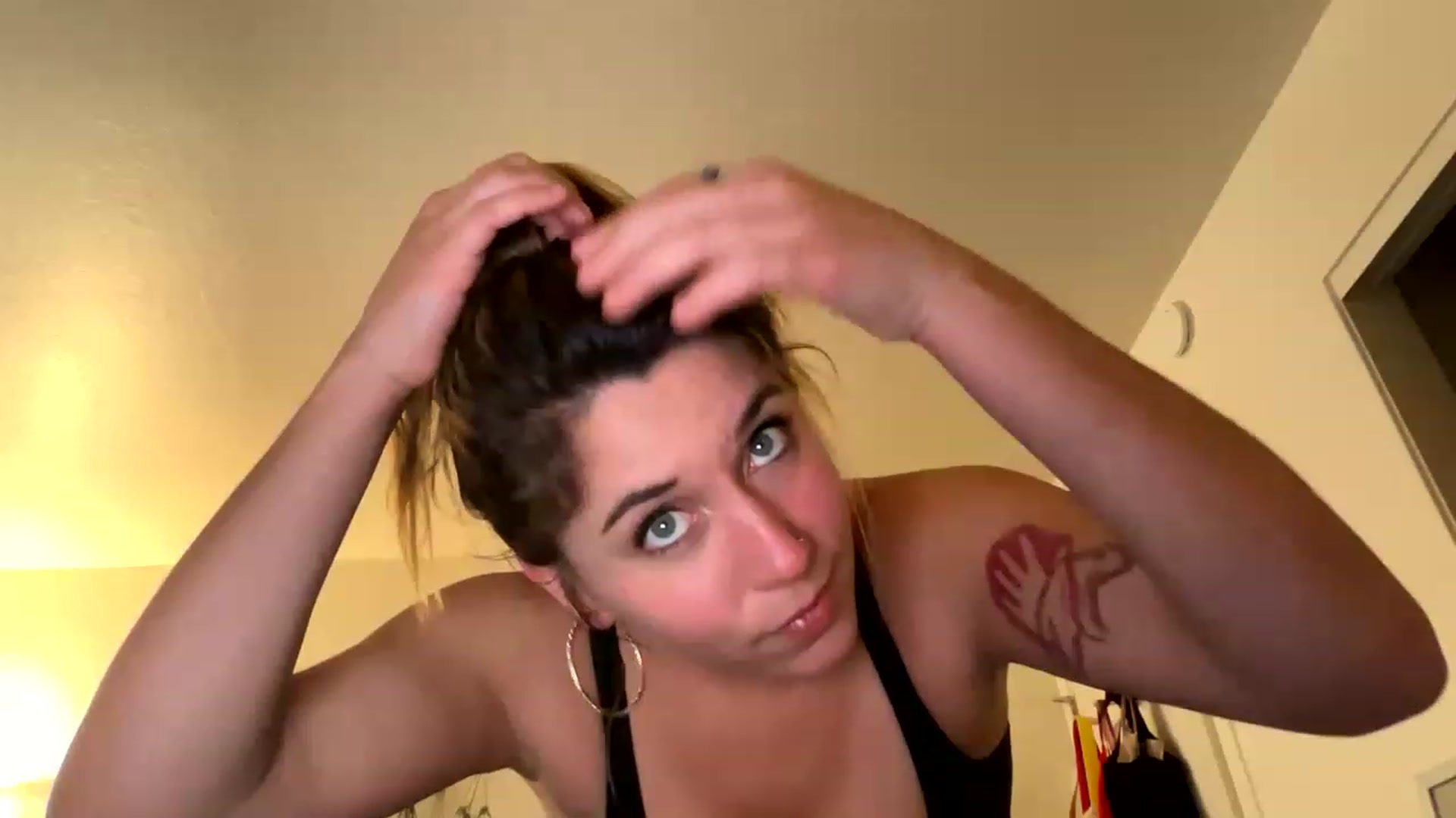 Gallery image thumbnail from BitchinBeth's myfreecams stream on, 03/12/2023, 19:28 image 10 of 20
