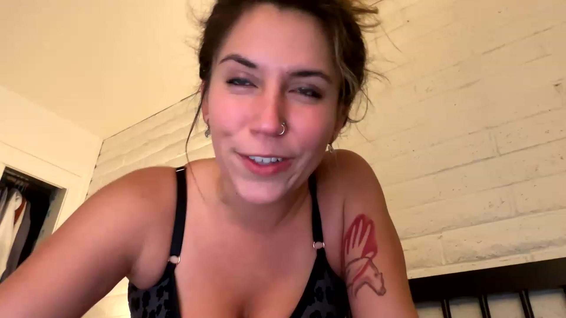 Gallery image thumbnail from BitchinBeth's myfreecams stream on, 03/13/2023, 17:24 image 5 of 20