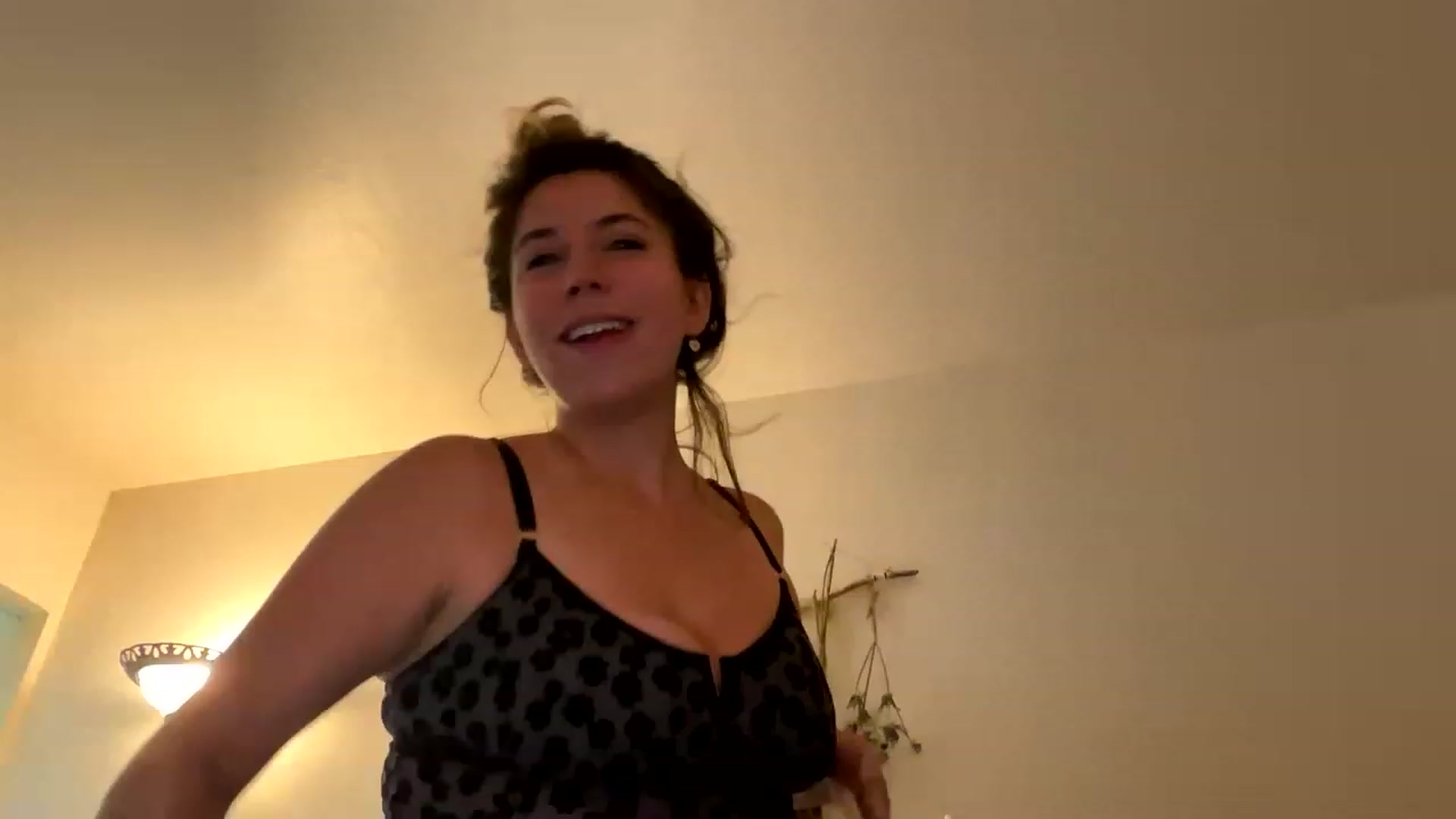 Gallery image thumbnail from BitchinBeth's myfreecams stream on, 03/13/2023, 19:16 image 13 of 20