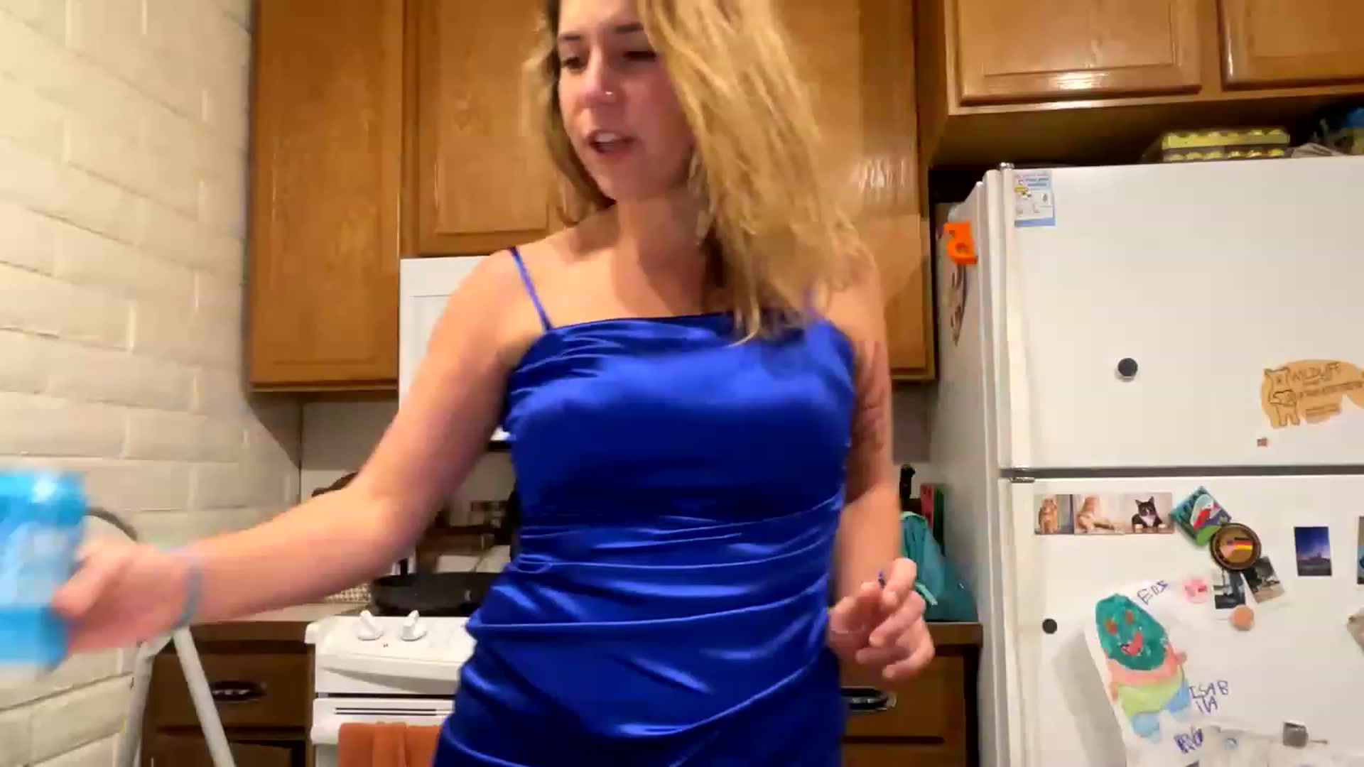 Gallery image thumbnail from BitchinBeth's myfreecams stream on, 03/14/2023, 17:25 image 15 of 20