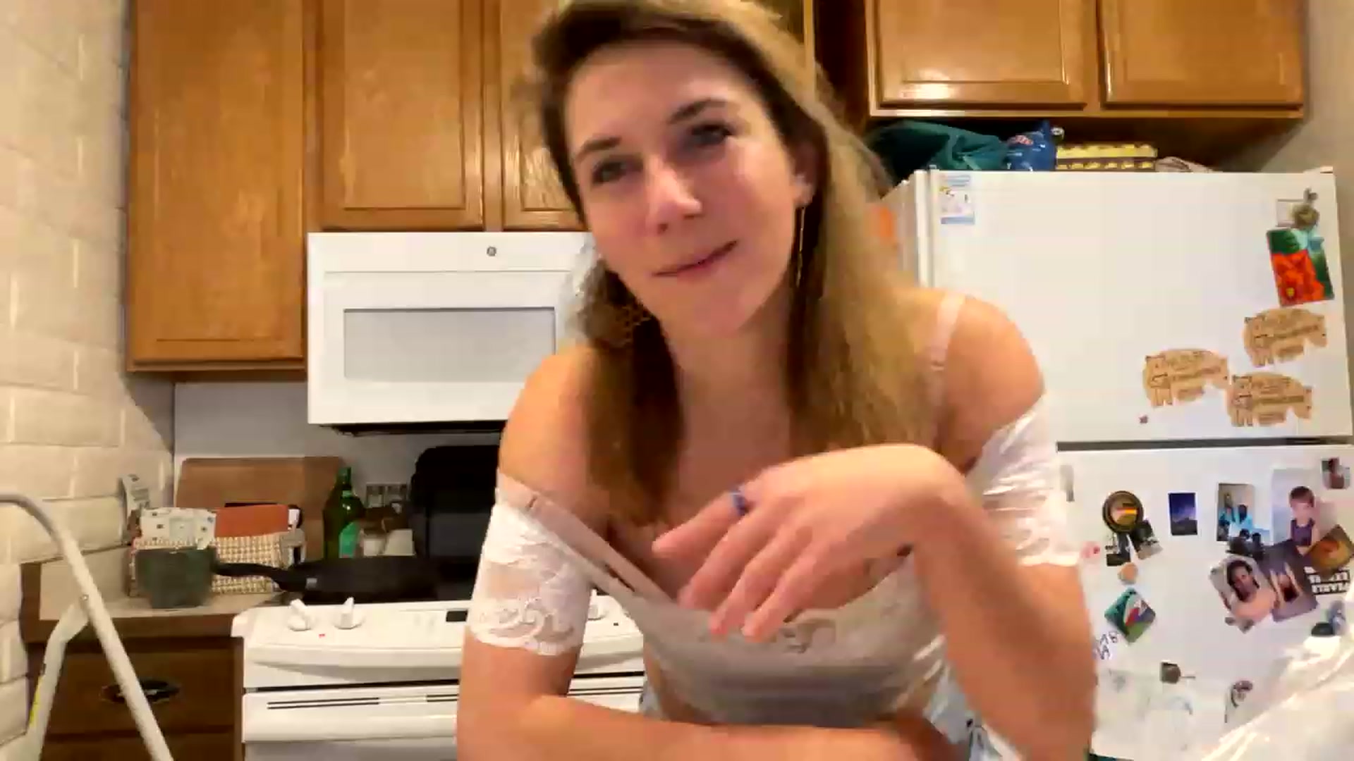Gallery image thumbnail from BitchinBeth's myfreecams stream on, 03/20/2023, 16:45 image 6 of 20